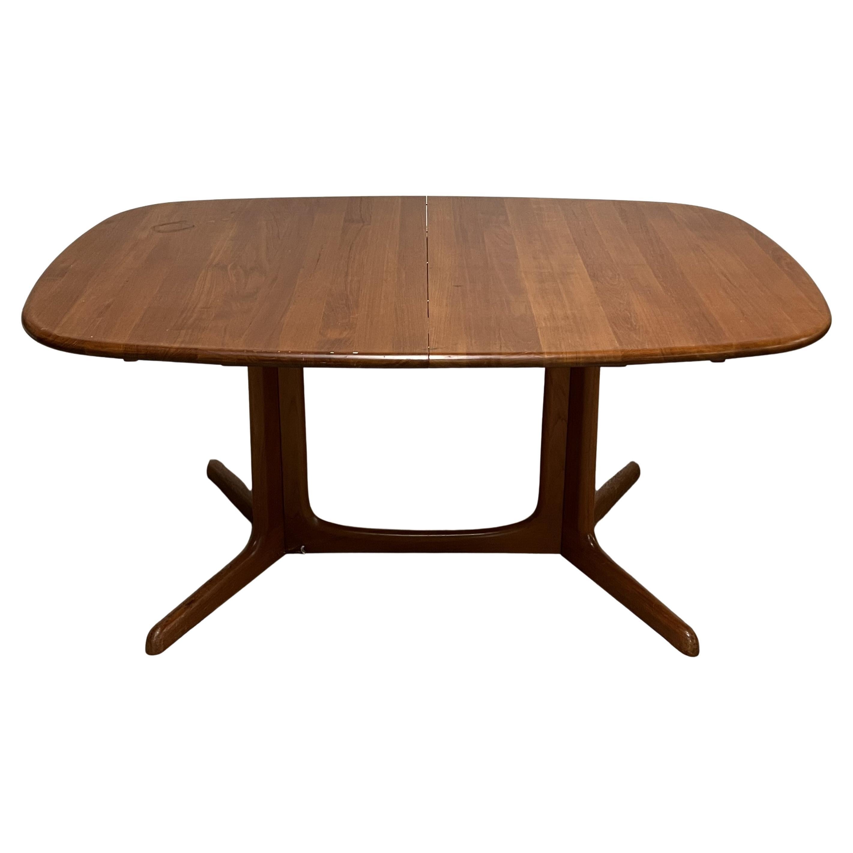 Niels Møller for Gudme Møbelfabrik Table de salle à manger moderne danoise en teck sculpté
S'étend jusqu'à 102
