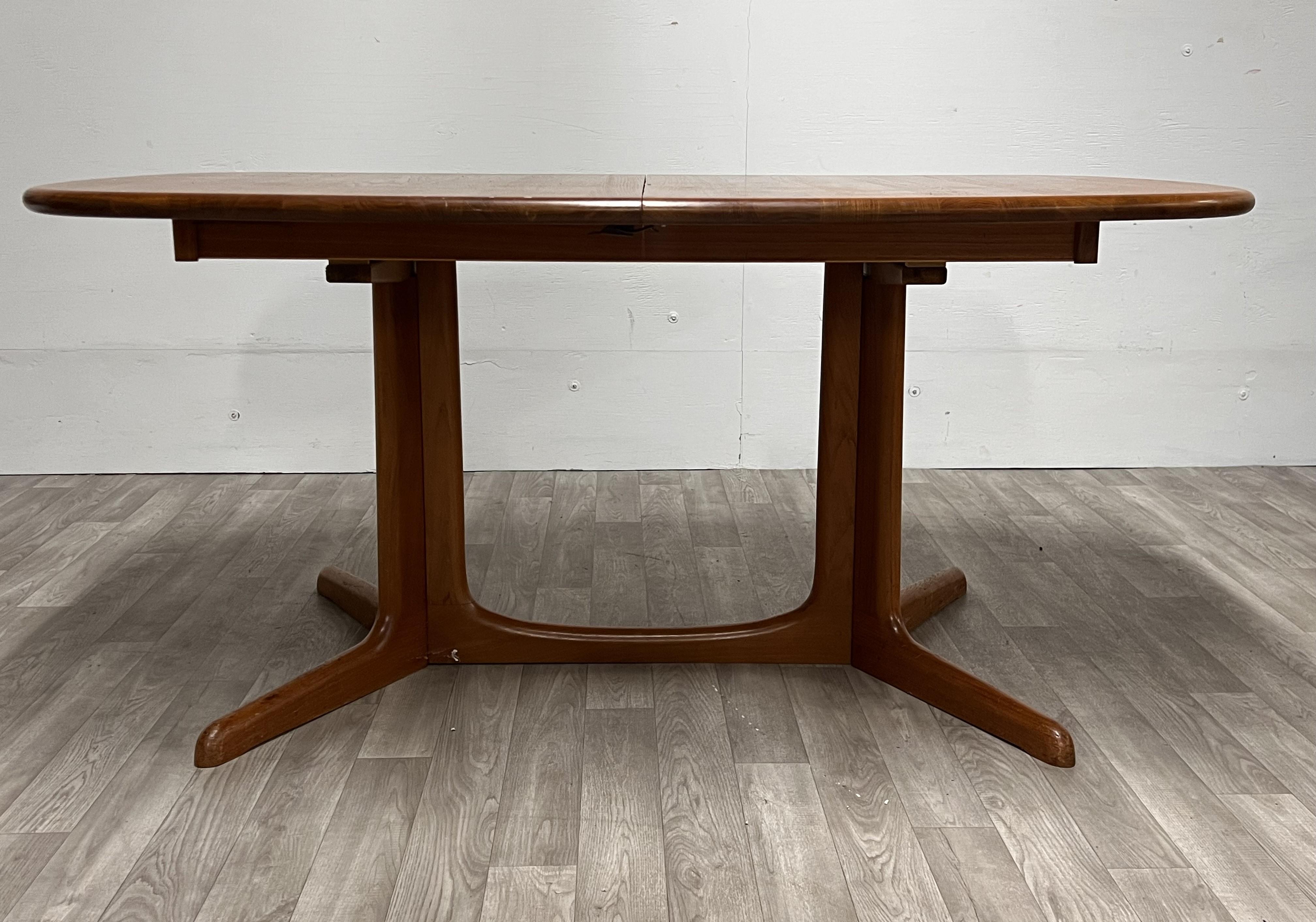 Table de salle à manger à rallonge Gudme Mobelfabrik Bon état - En vente à Red Lion, PA