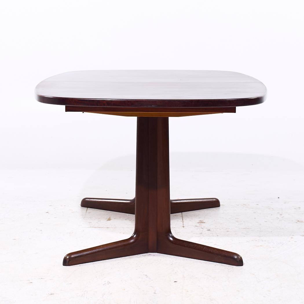 Table de salle à manger danoise Gudme Mobelfabrik du milieu du siècle dernier, extensible en bois de rose avec 1 feuille en vente 2