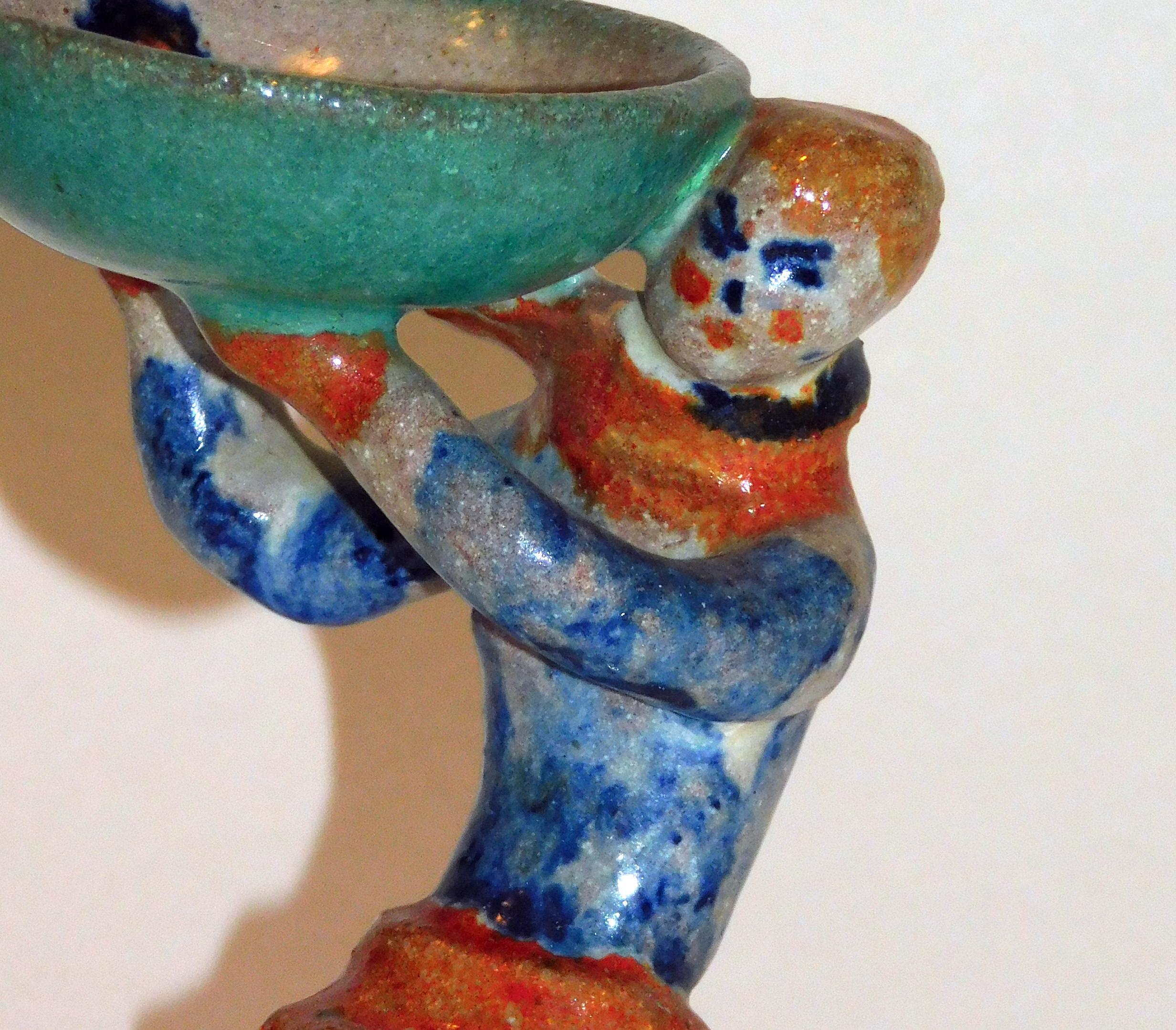 Gudrun Baudisch Ceramica, 1925 per Wiener Werkstatte, Ciotola con uomo che solleva in vendita 1