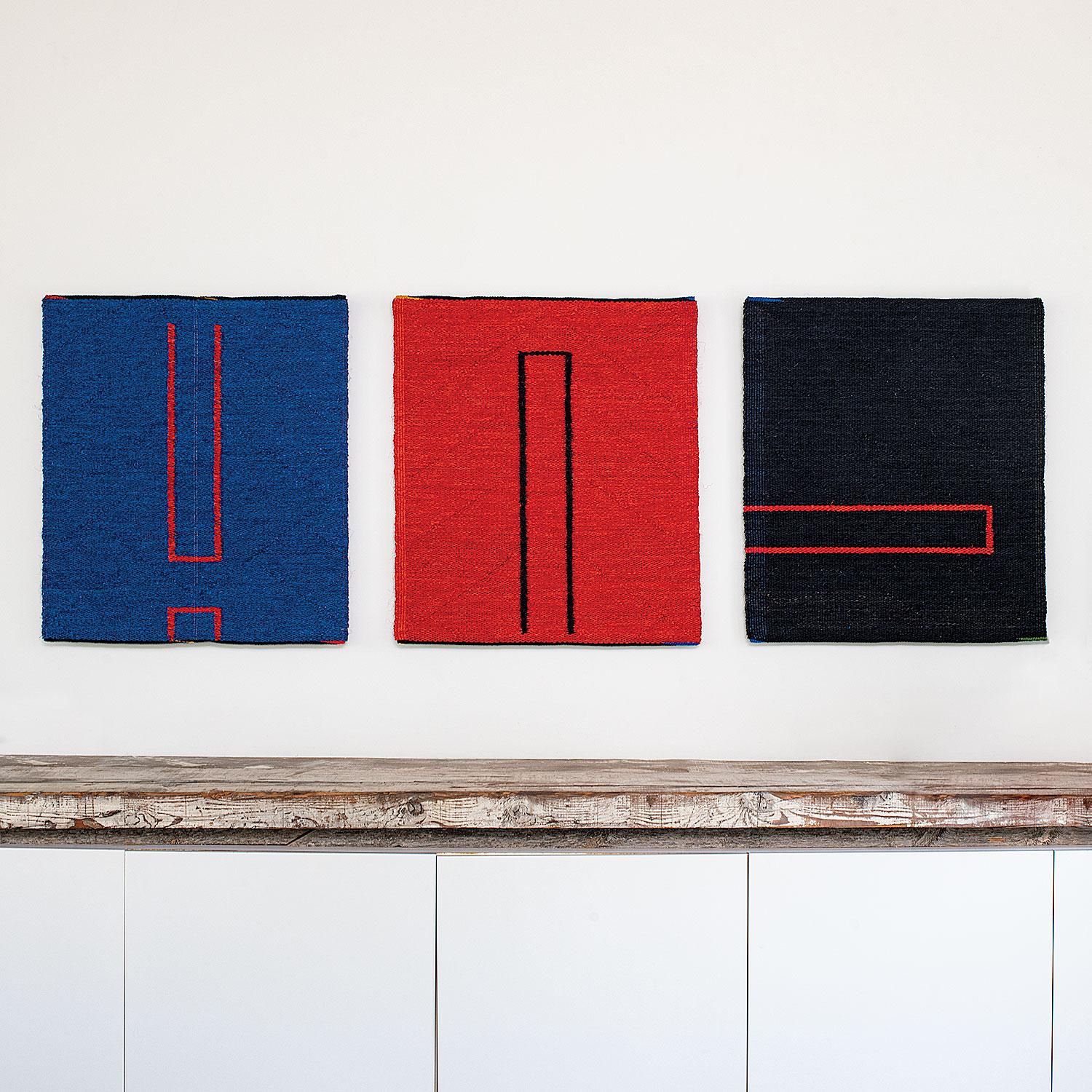 Into Blue, Red &amp;amp; Black, Mid-Century Modern Textil Triptychon von Gudrun Pagter