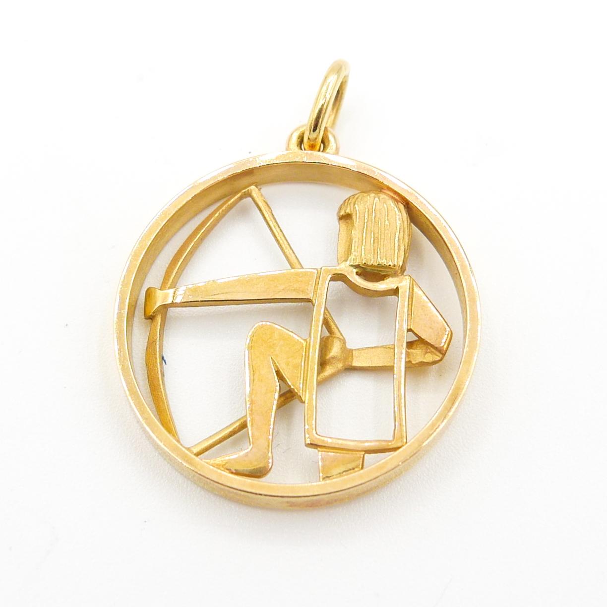 Güeblin 18 karat Yellow Gold Sagittarius Charm/Pendant. 1 inch in circumference and a 7.5mm bail. 

Chain not included.