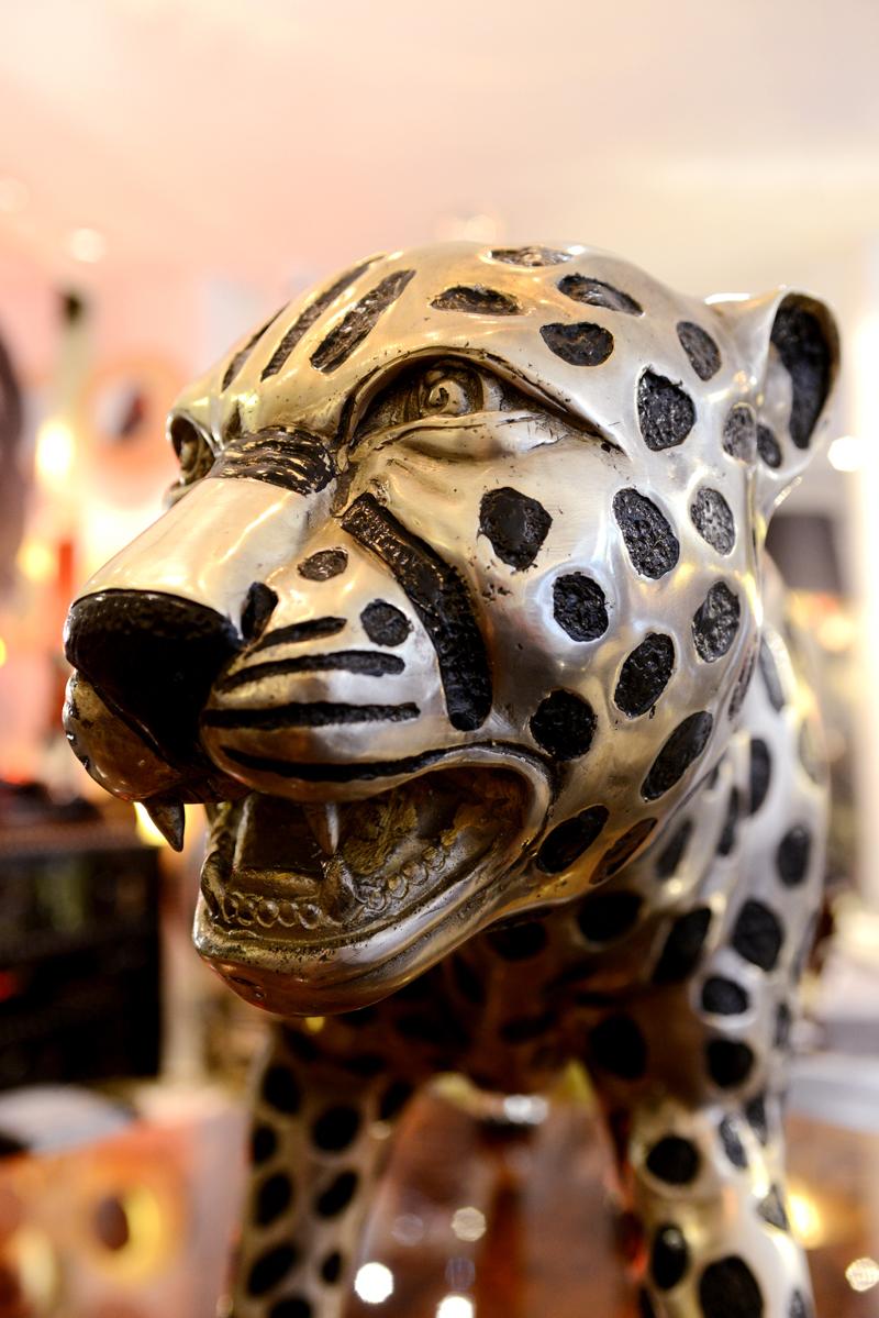 Hand-Crafted Guepard Sculpture in Black and Silvered Bronze Finish For Sale