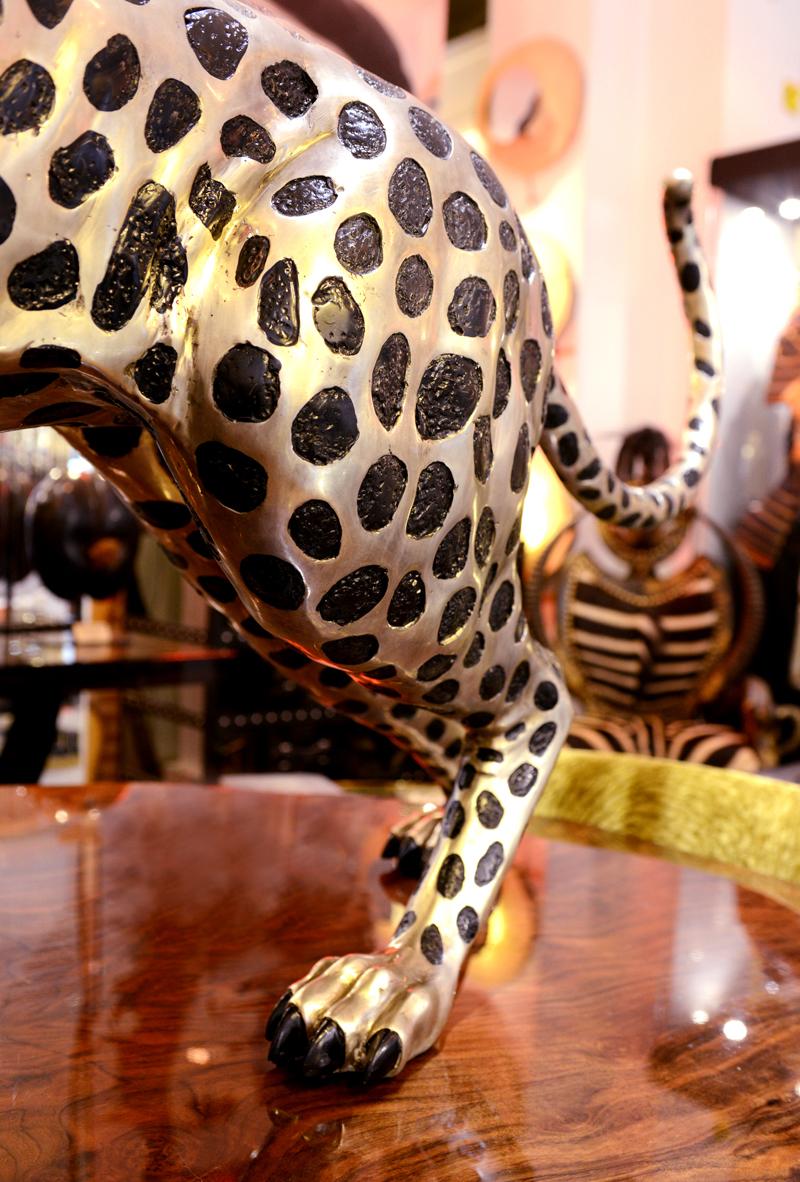 Contemporary Guepard Sculpture in Black and Silvered Bronze Finish For Sale