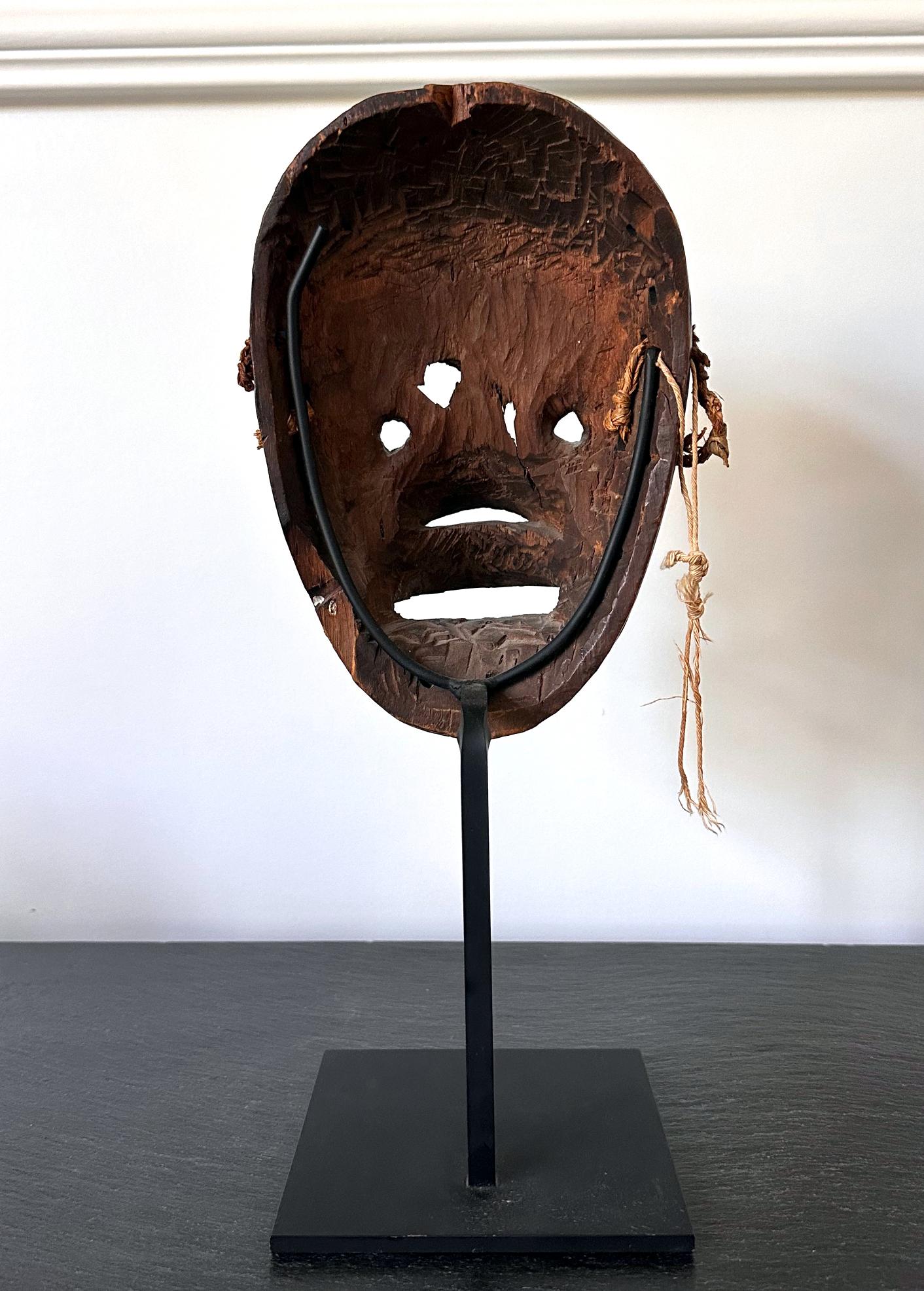 Maschera Guere della Costa d'Avorio con adesivo di Sotheby's In condizioni discrete in vendita a Atlanta, GA