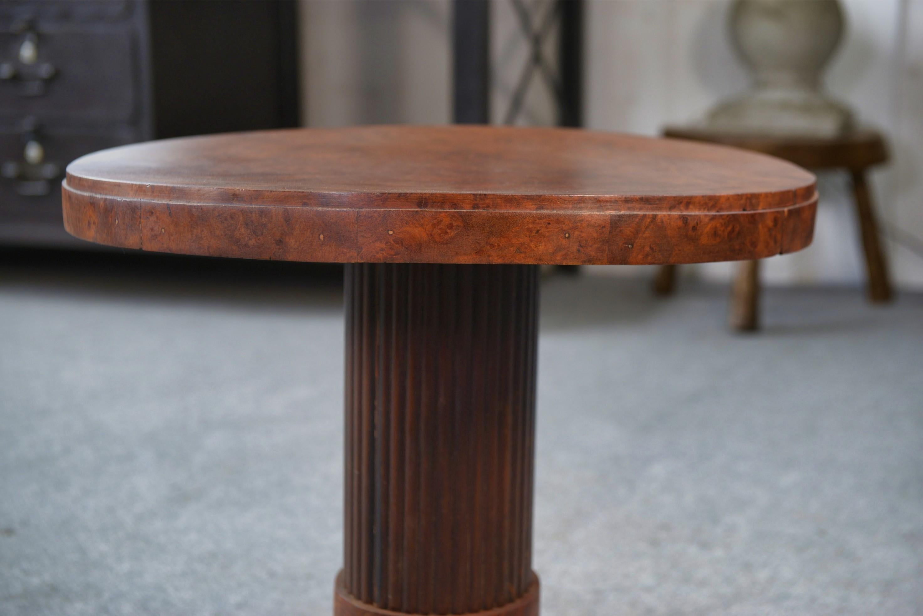 Noyer Guéridon Art Déco attribué à Jules LELEU 1930's en vente