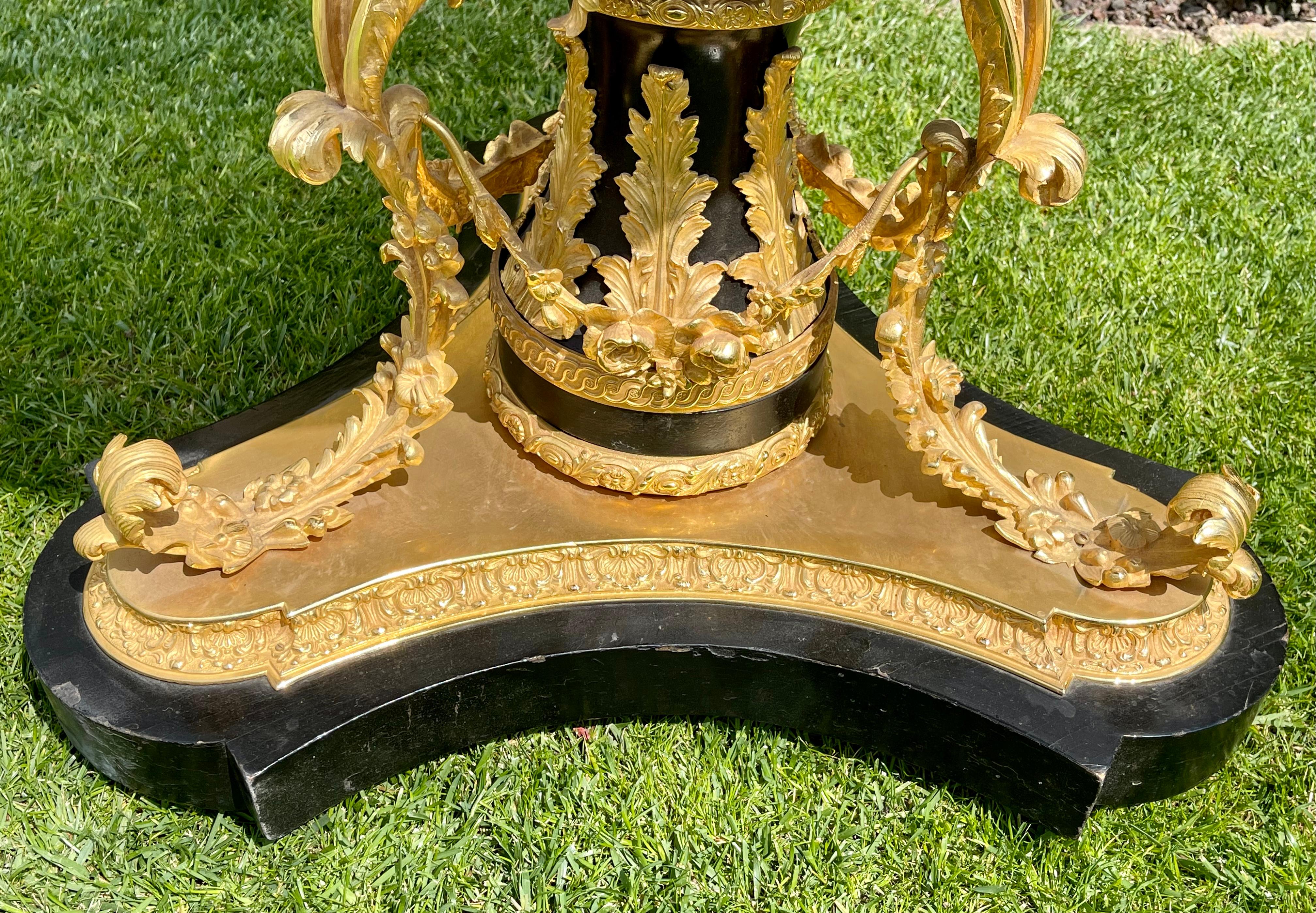 Louis XVI Style Pedestal Table with Porcelain Plates, 19th Century 4