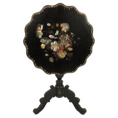 Antique Guéridon basculant Napoléon III en bois noirci burgauté à décor de fleurs