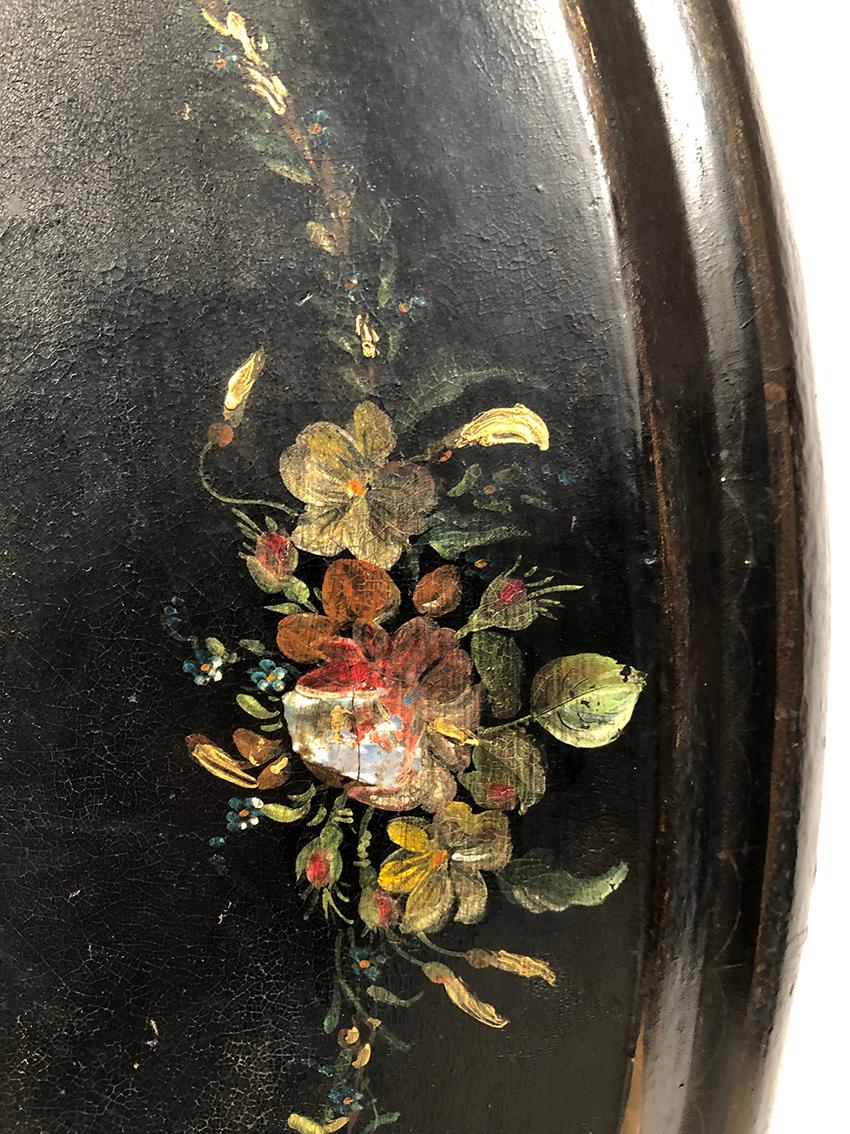 Inlay Guéridon basculant Napoléon III en carton bouilli à décor peint de fleurs For Sale