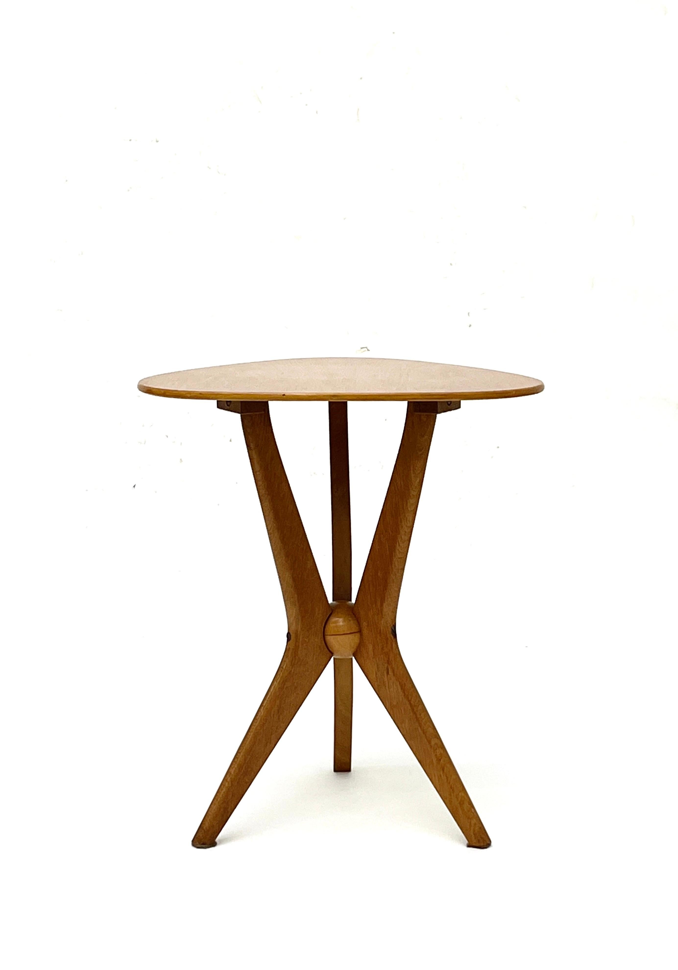 Gueridon by Rene Jean Caillette, 1950.

Gueridon designated by René Jean Caillette in 1950. It is a tray supported by three legs connected at mid-height by a sphere. The piece is entirely made of oak.

René-Jean Caillette (1919 - 2005) studied at
