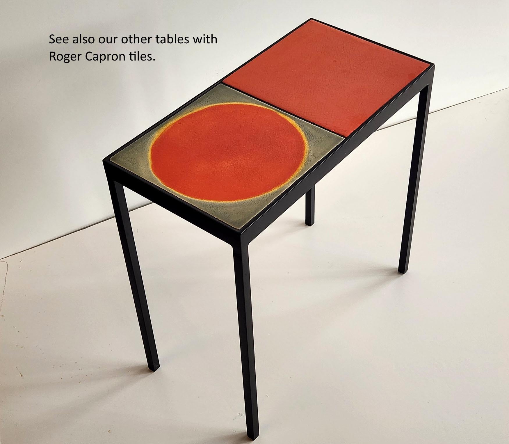 Métal Table basse Gueridon avec 4 carreaux en céramique de Roger Capron en vente