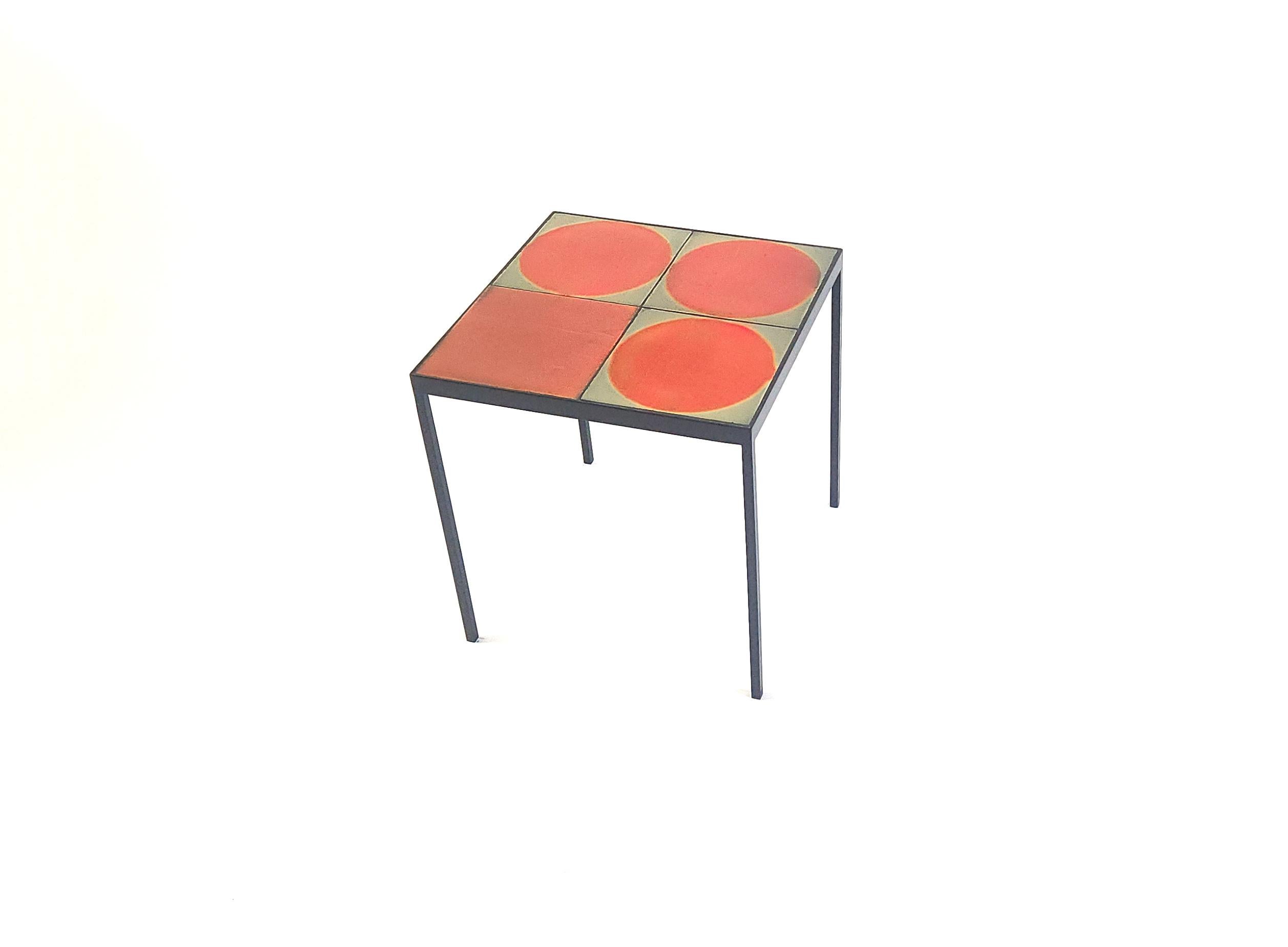 Mid-Century moderno Tavolino Gueridon con 4 piastrelle in ceramica Roger Capron in vendita