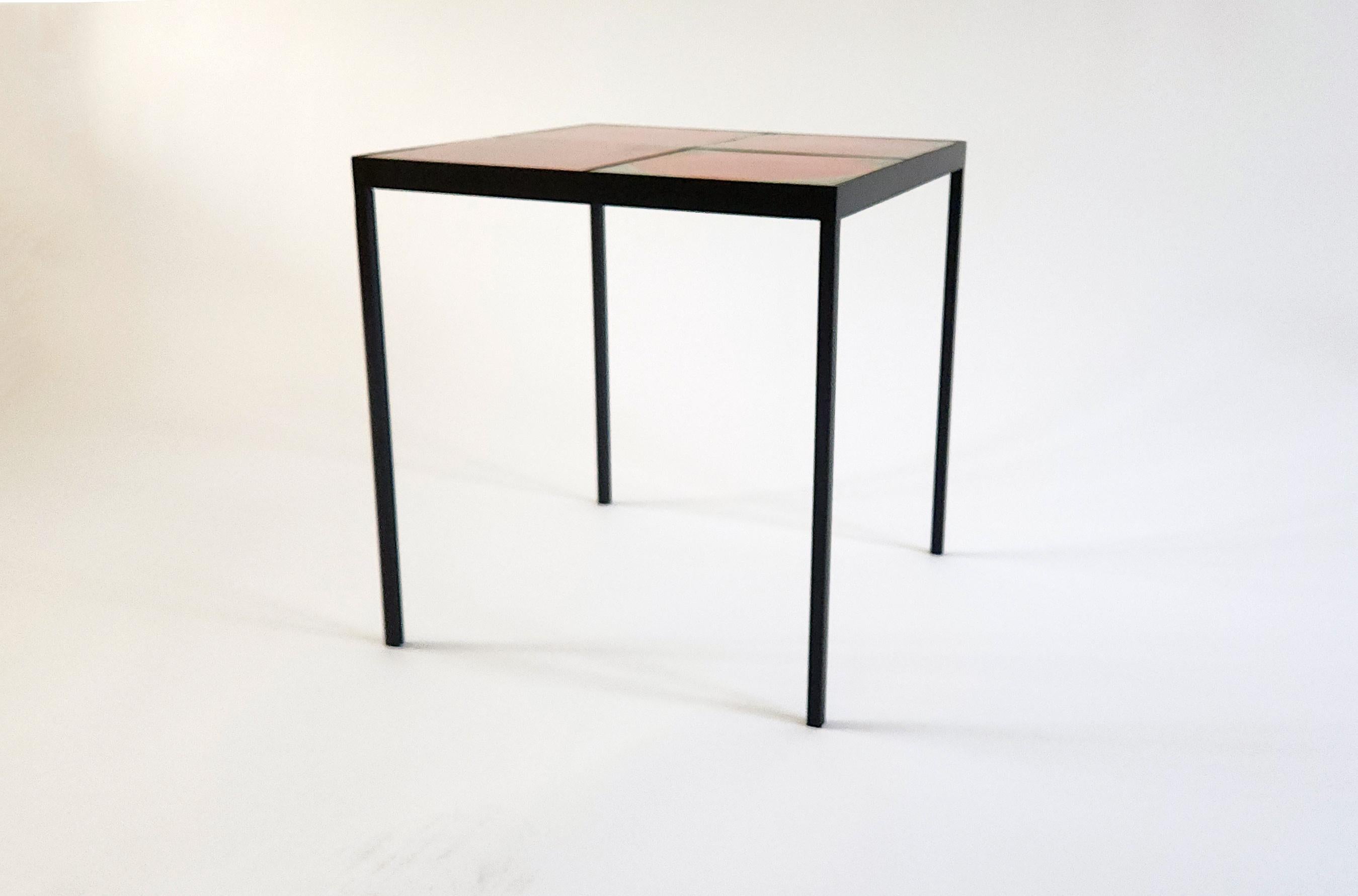 Tavolino Gueridon con 4 piastrelle in ceramica Roger Capron In condizioni Nuovo in vendita a Stratford, CT