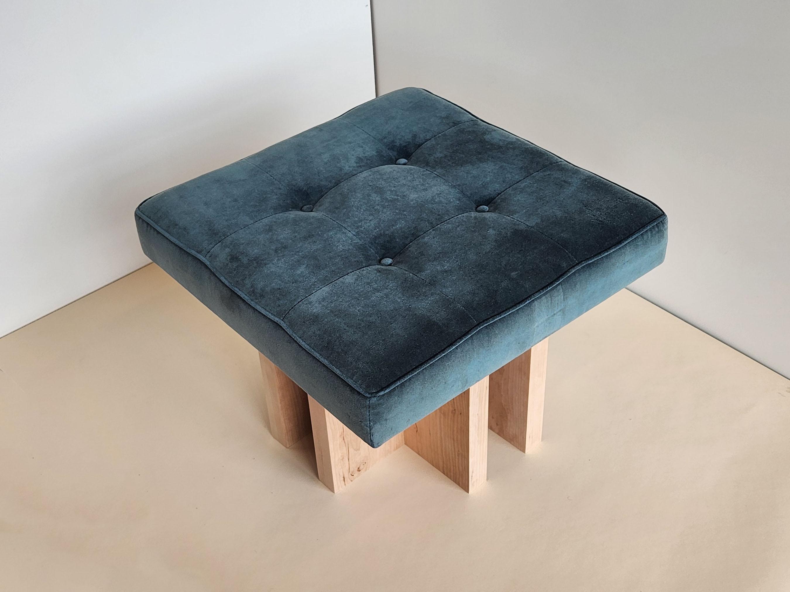 INTRODUCTION
Gueridon handmade ottomans are made to order to your liking and specifications.   100% made in USA.
Following the success of its ottomans, GUERIDON launched a full line of fully customizable ottomans, stools, benches, and day beds.  All