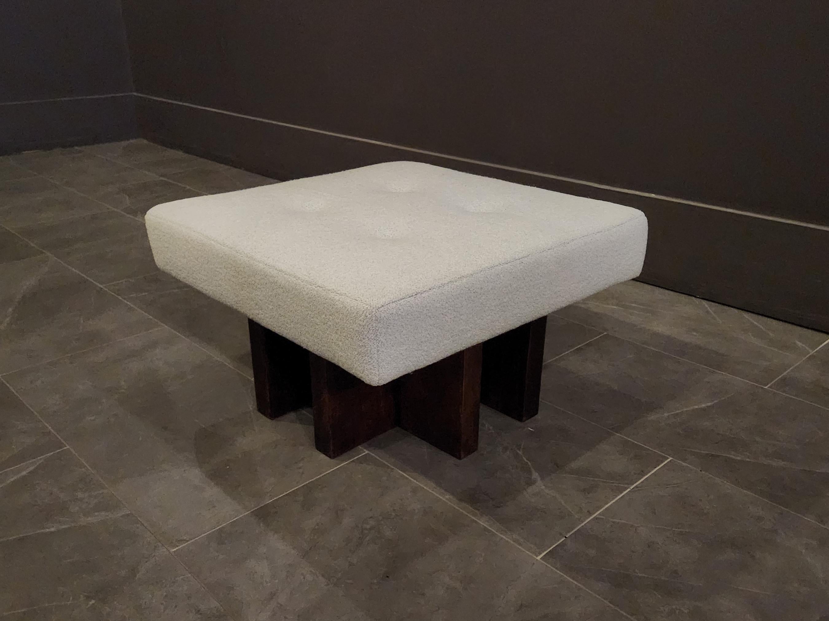 INTRODUCTION
Gueridon handmade ottomans are made to order to your liking and specifications.   100% made in USA.
Following the success of its ottomans, GUERIDON launched a full line of fully customizable ottomans, stools, benches, and day beds.  All