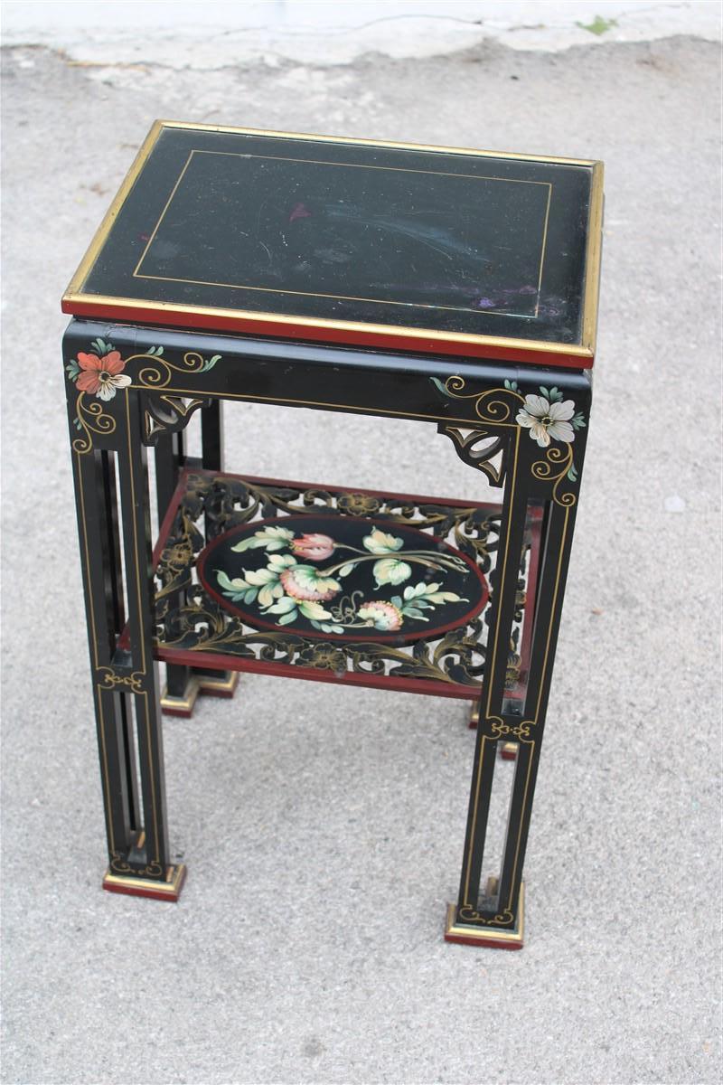Guèridon in Chinese Lacquer circa 1950s colored wood and floral with gilded parts For Sale 7