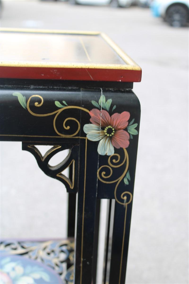 Mid-20th Century Guèridon in Chinese Lacquer circa 1950s colored wood and floral with gilded parts For Sale