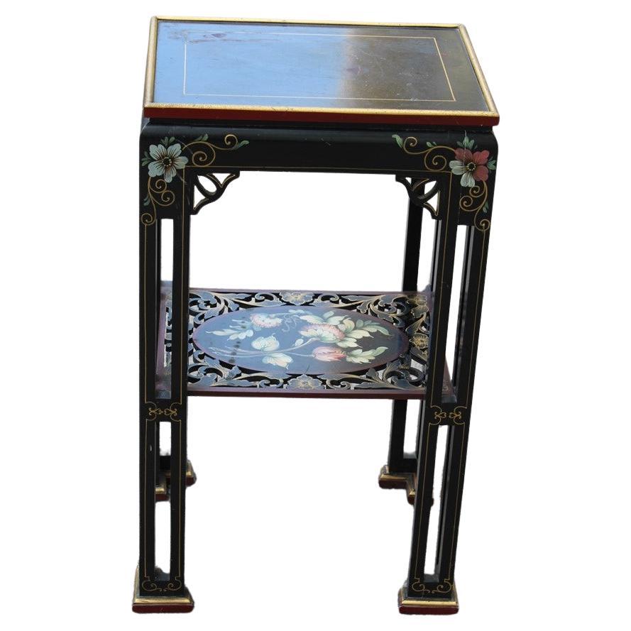 Guèridon in Chinese Lacquer circa 1950s colored wood and floral with gilded parts For Sale