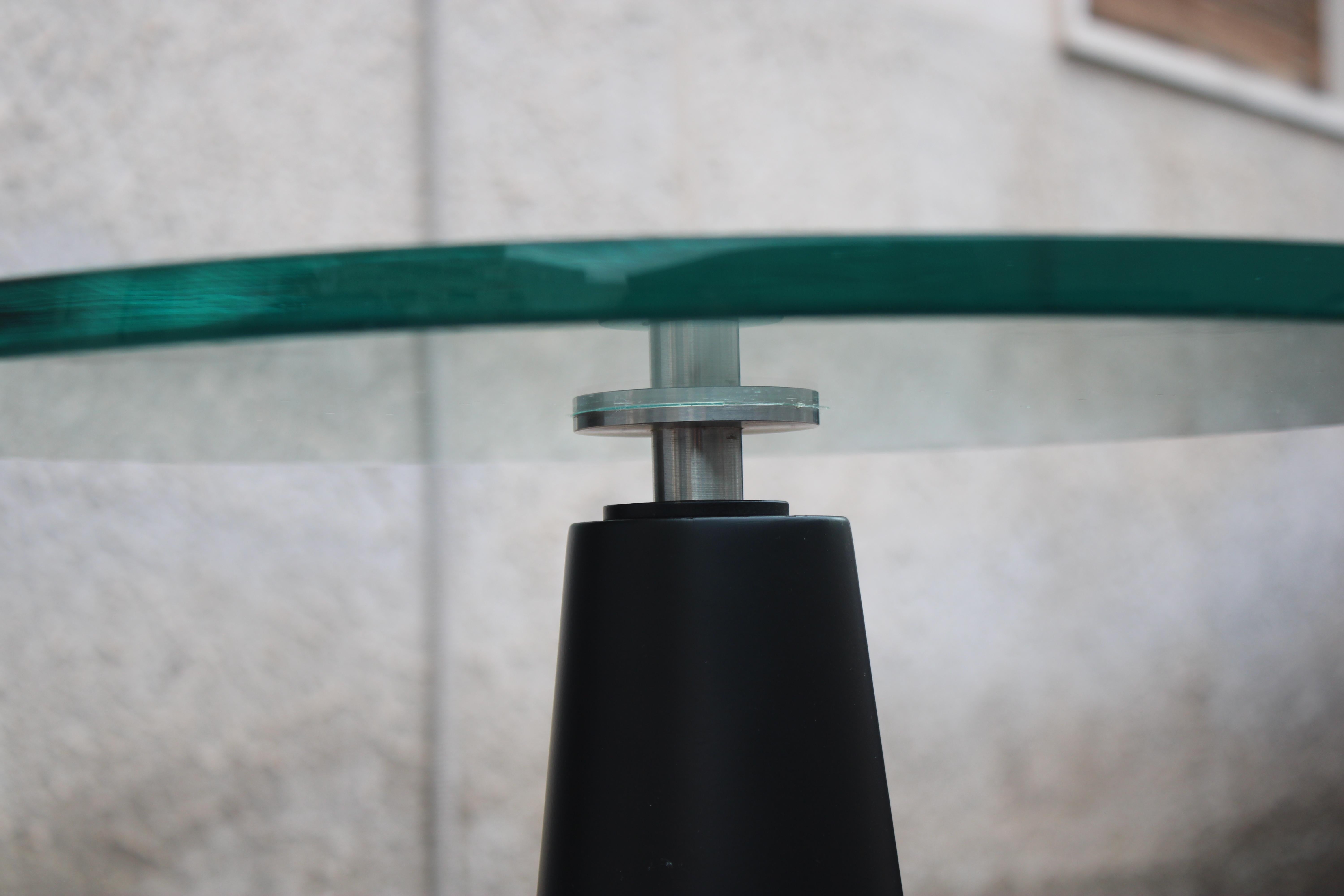 Gueridon Italiano fusto in legno conico laccato nero piano in vetro spesso 1980 im Angebot 3