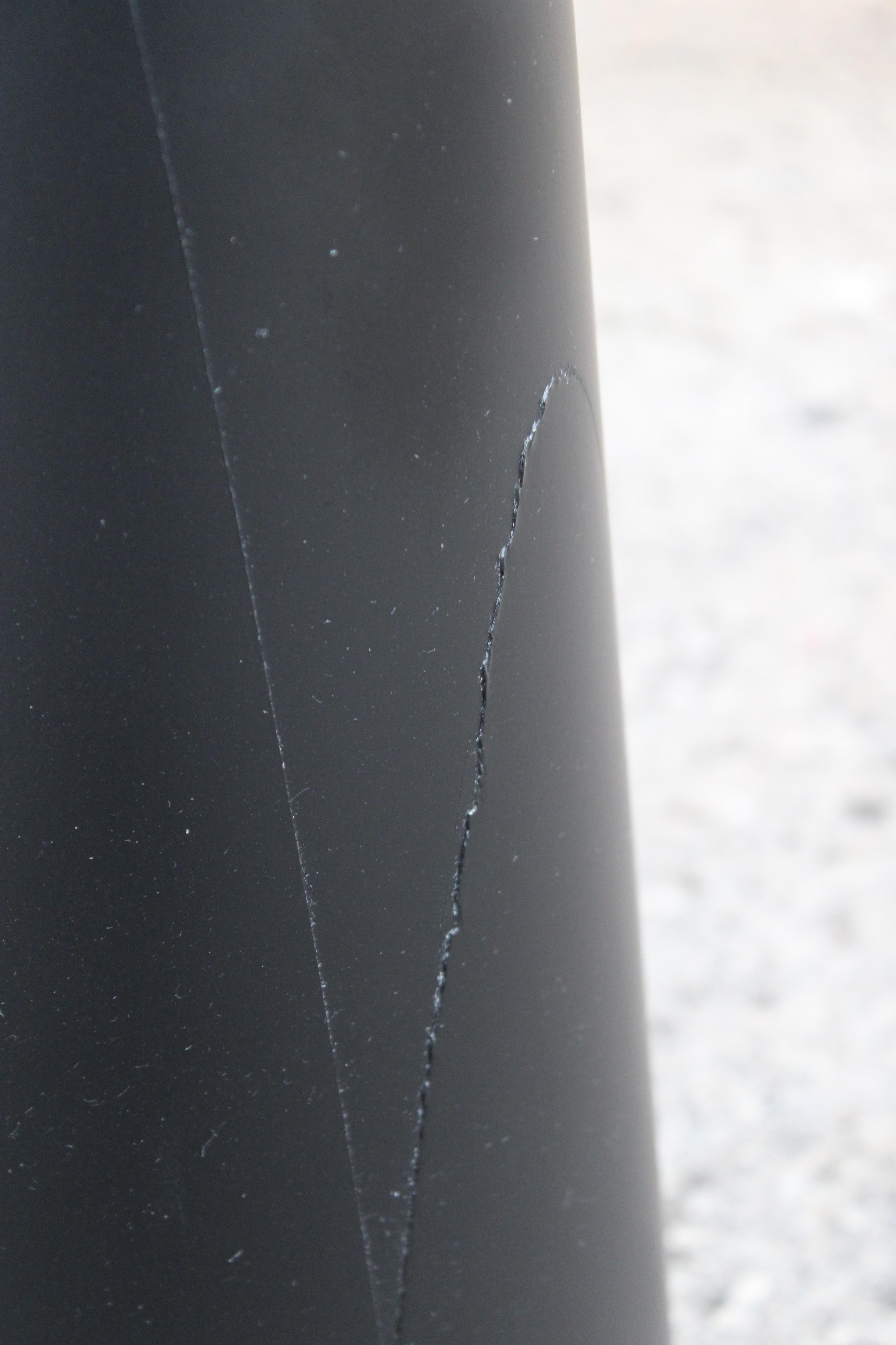 Gueridon Italiano fusto in legno conico laccato nero piano in vetro spesso 1980 (Glas) im Angebot