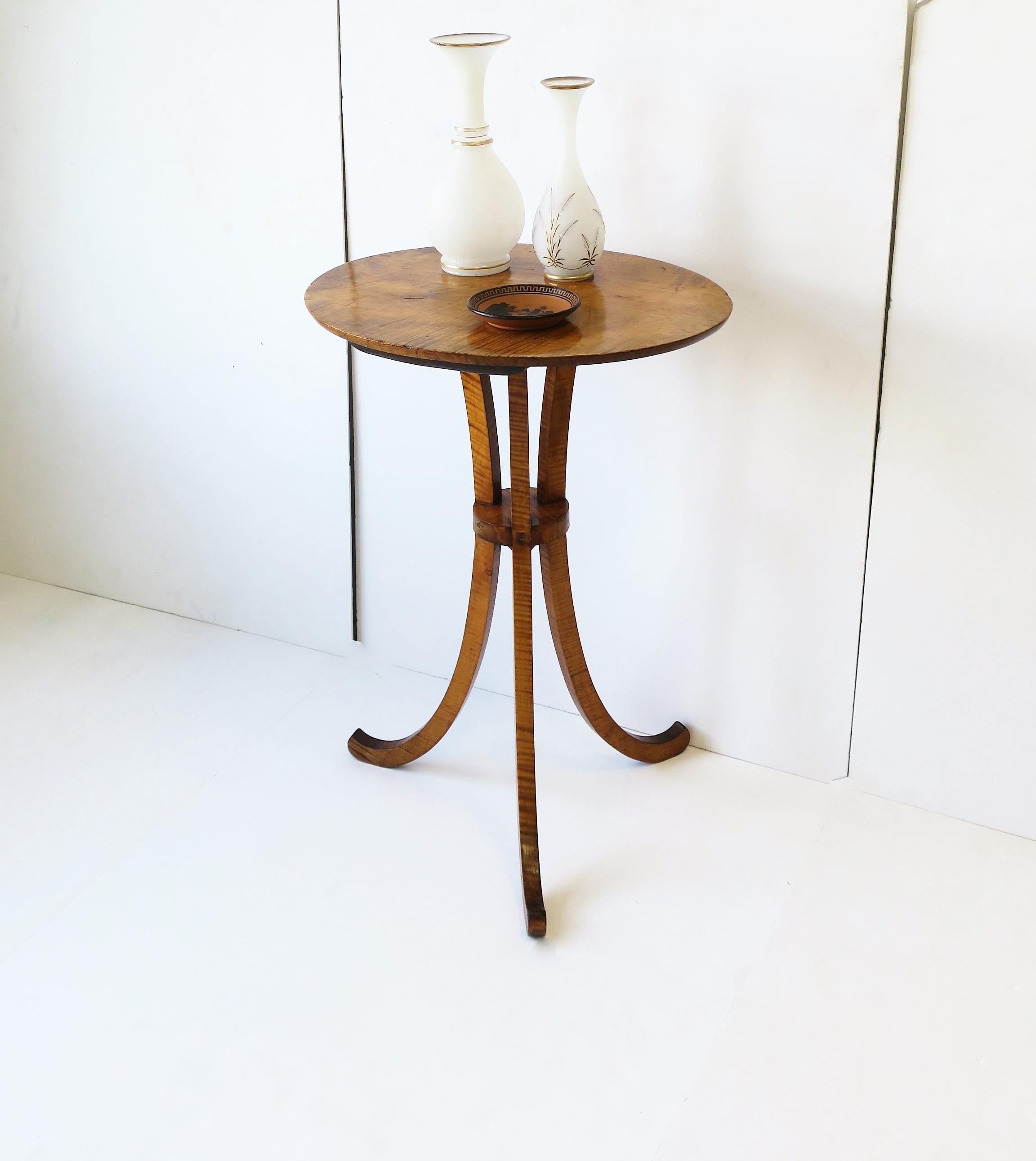 European Gueridon Maple Wood End or Side Table with Flared Leg Tripod Base  For Sale