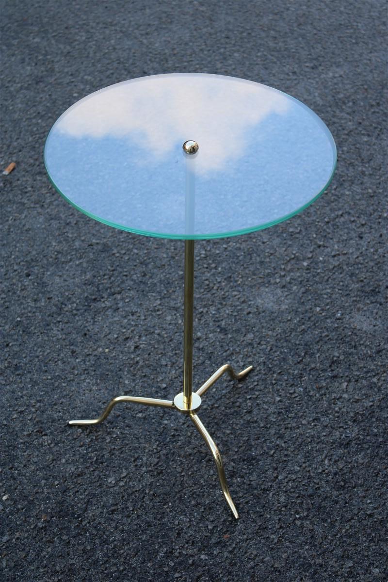 Moderne Gueridon Minimalist in solid Brass Round Crystal top Night Stand Table coffee en vente