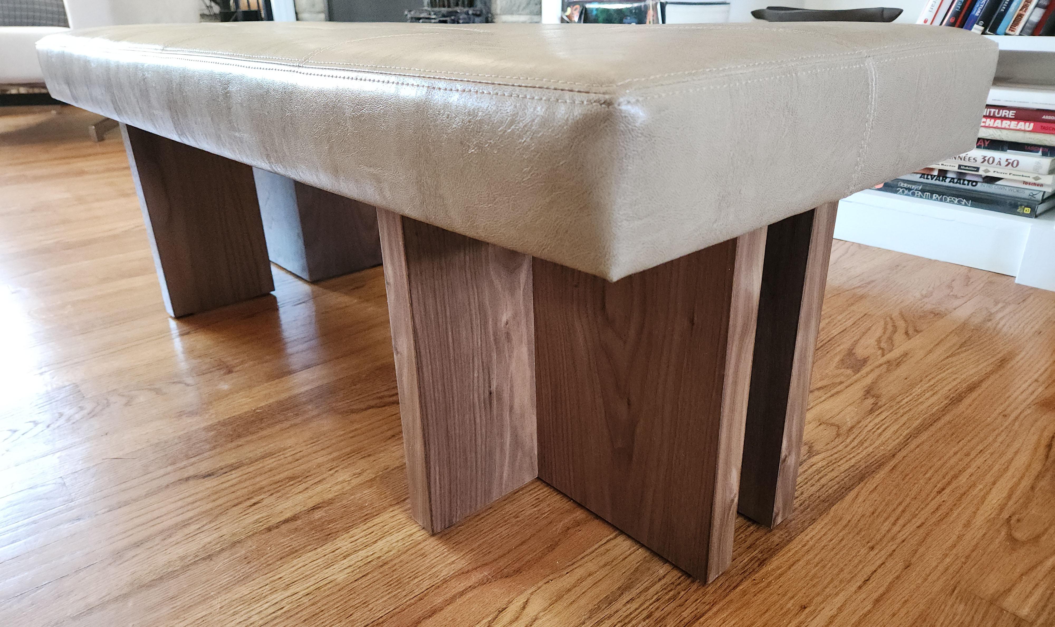 Américain Banc ottoman Gueridon fabriqué à la main sur commande, tissu COM, fabriqué aux États-Unis. en vente