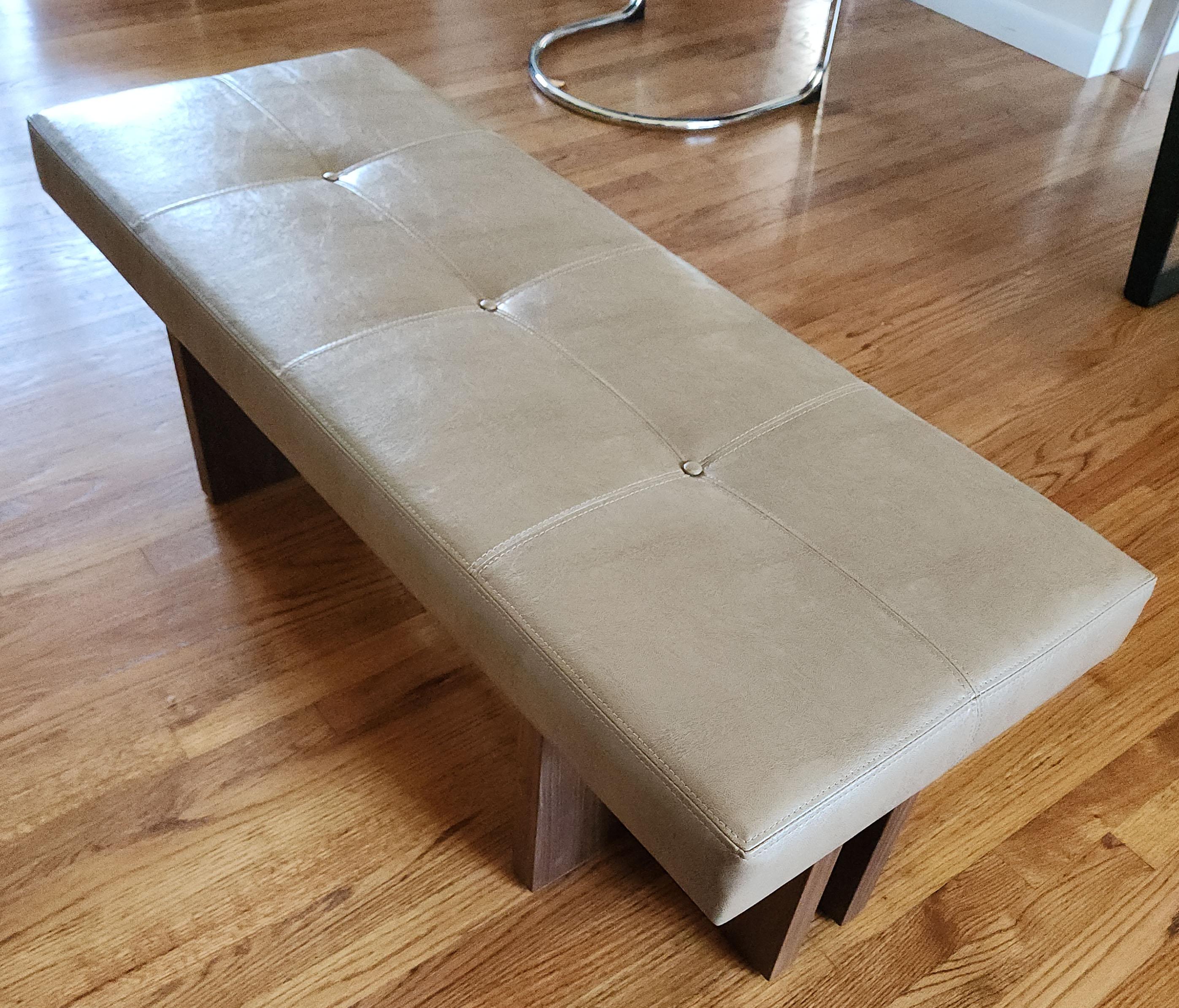 Banc ottoman Gueridon fabriqué à la main sur commande, tissu COM, fabriqué aux États-Unis. en vente 1