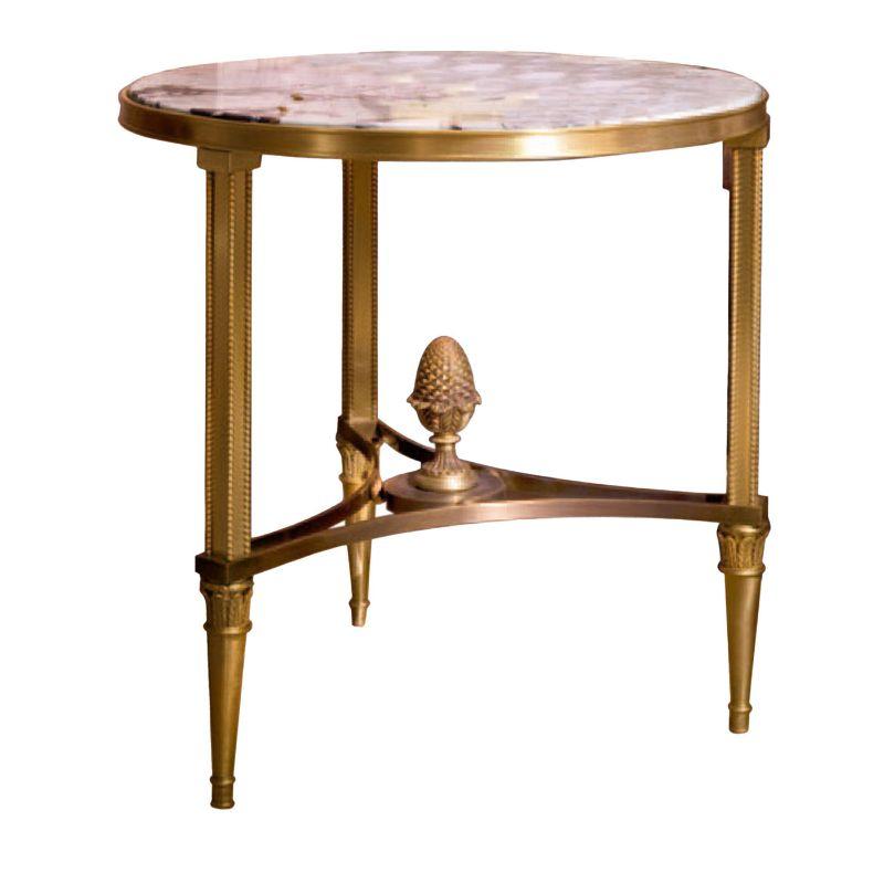 Table d'appoint avec une structure en laiton et un plateau en marbre.