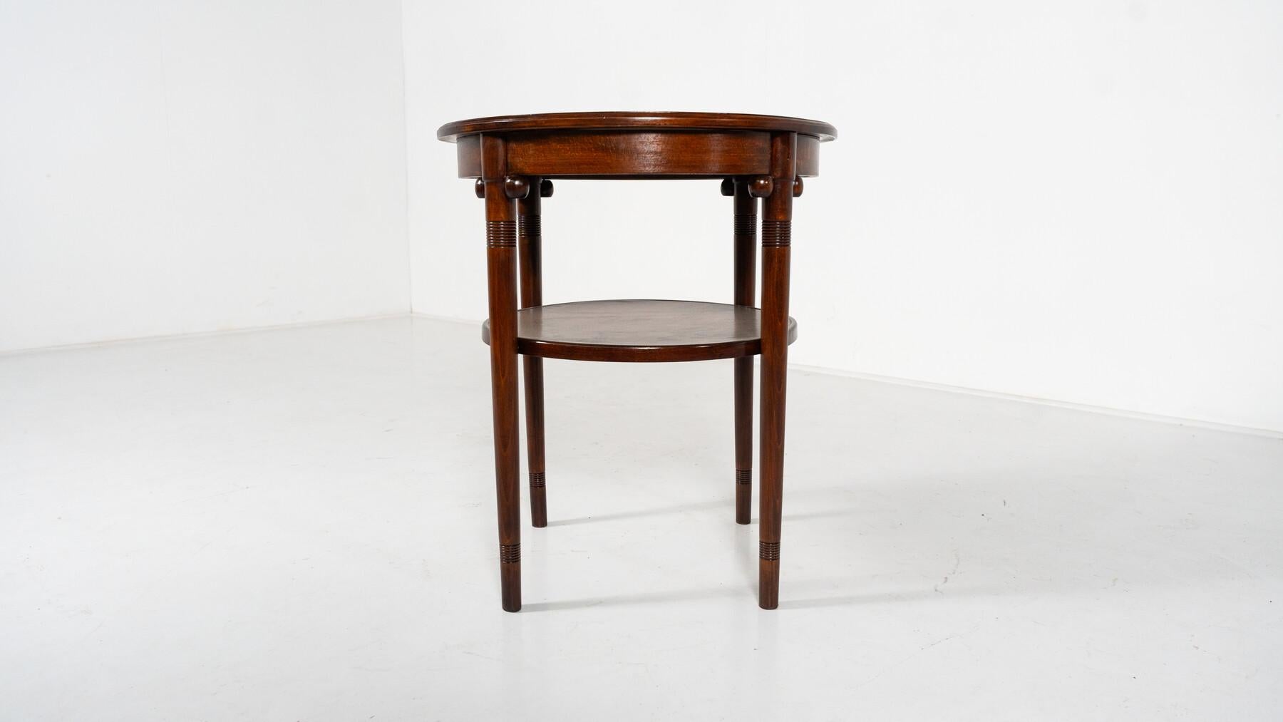 Guéridon/ Side Table by Gustav Siegel, Vienna secession In Good Condition For Sale In Brussels, BE