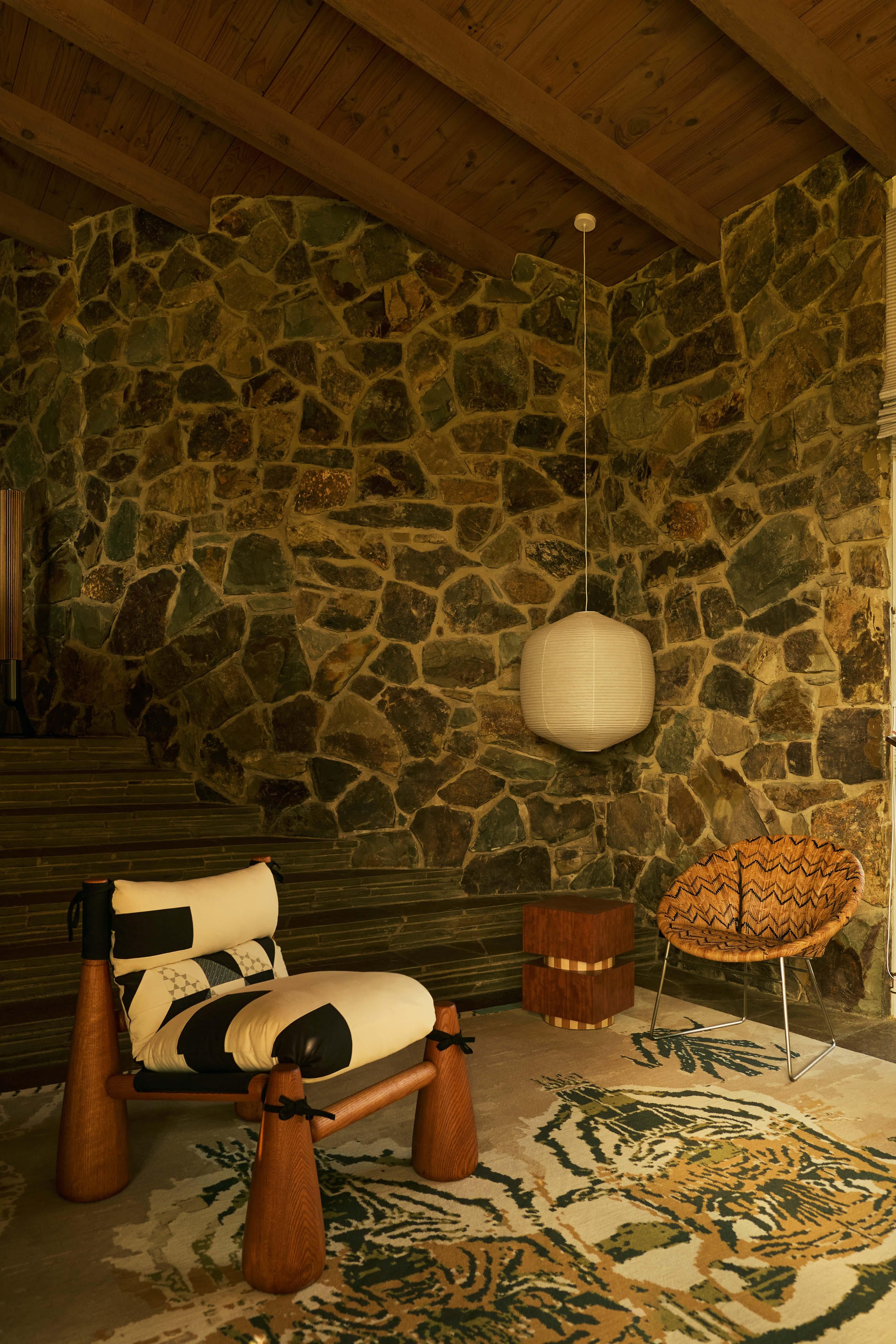 The Guéridon side table by OME Éditions, designed by Hermine Torikian, is a limited-edition piece that celebrates craftsmanship and the natural beauty of wood. Constructed from three carefully chosen woods — bubinga, sycamore, and lary — the table’s