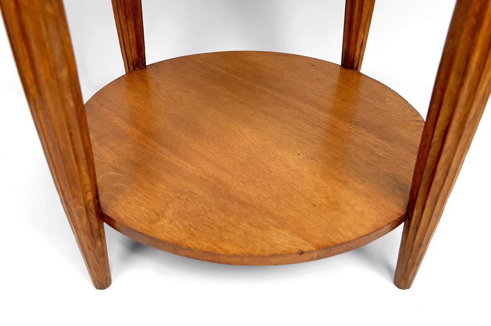 Guéridon / Table d'appoint en Oak avec plateau en marbre Griotte France, A.I.C., C.1920 en vente 1