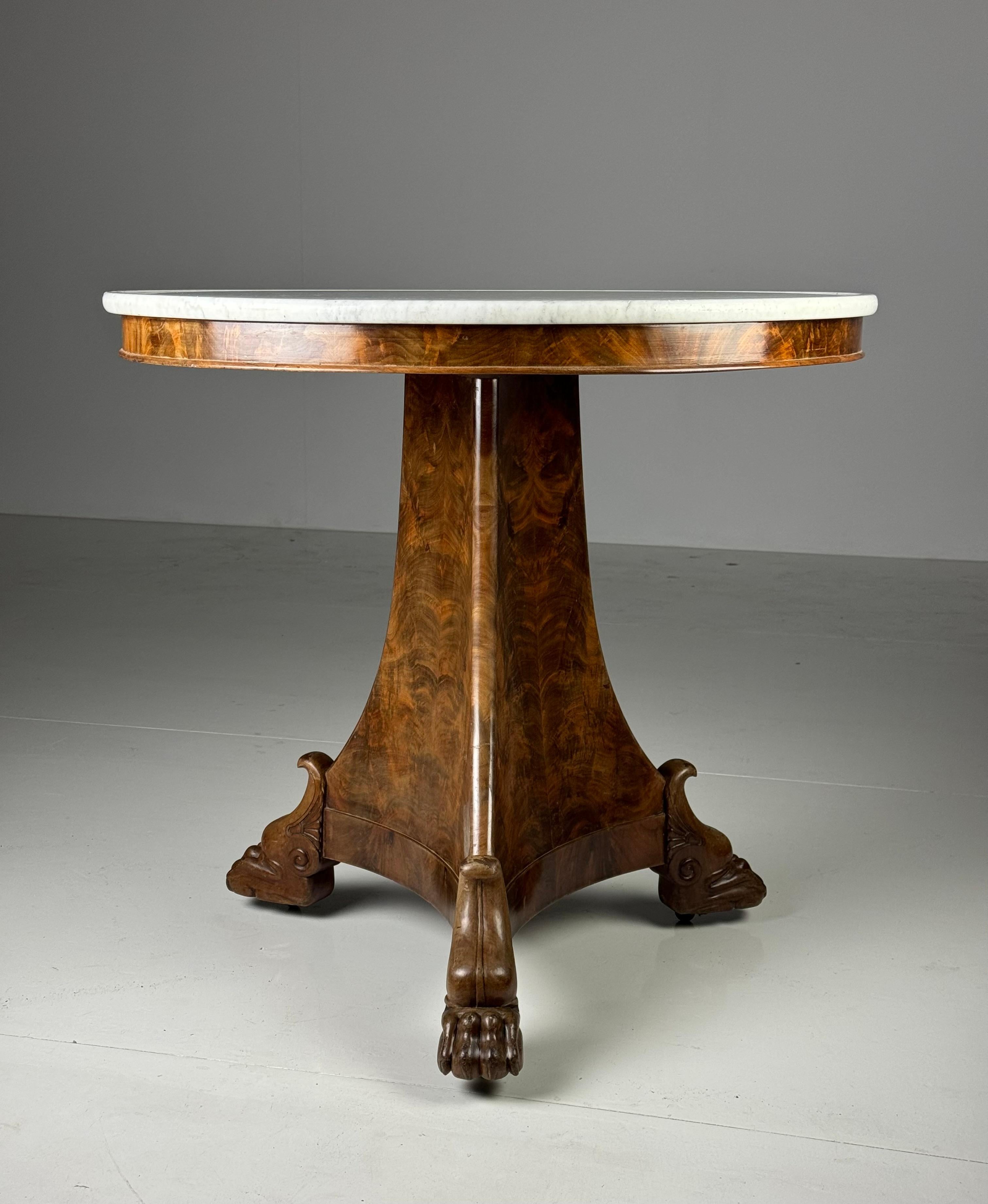 Gueridon table 11