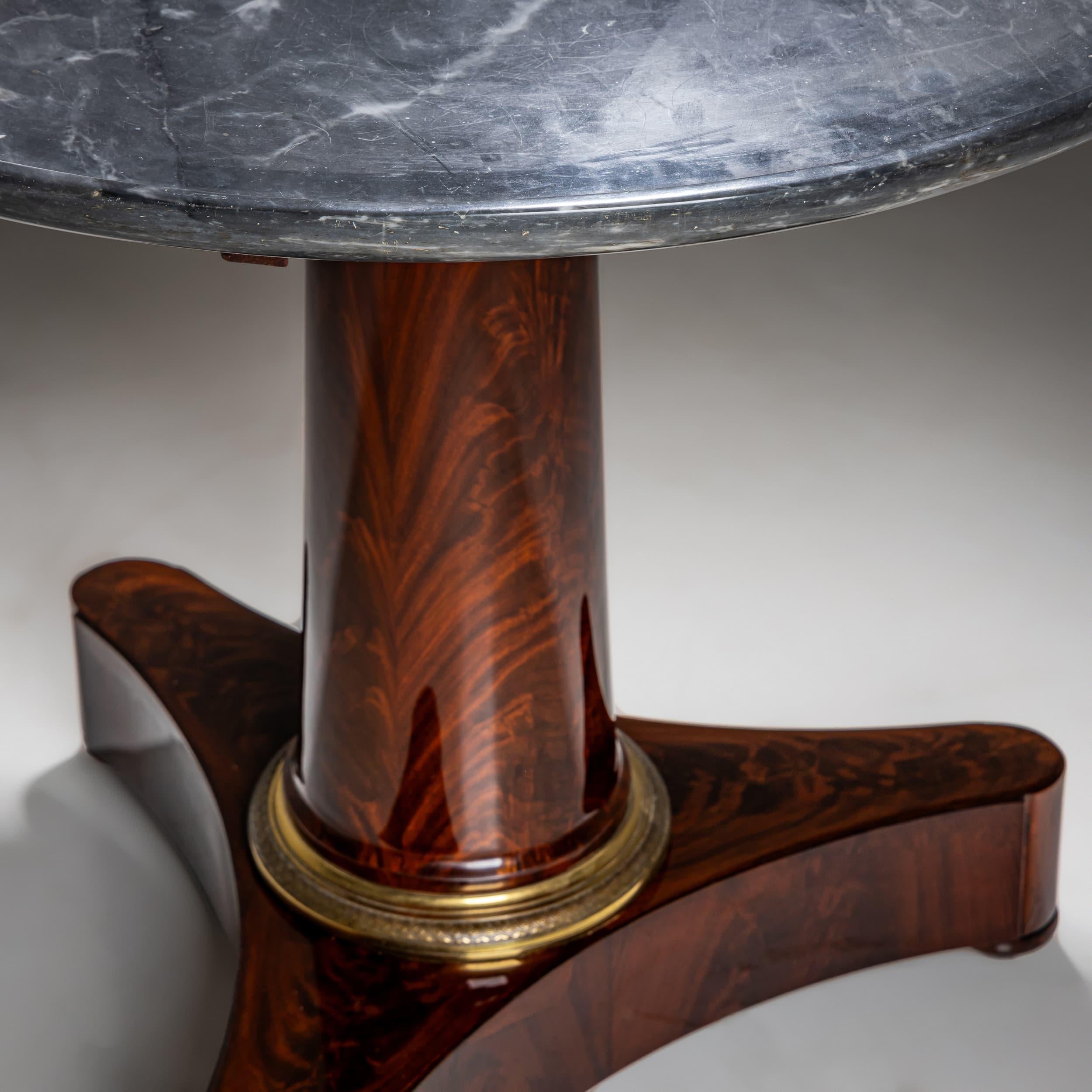 Table Guéridon, France vers 1830 Bon état - En vente à Greding, DE