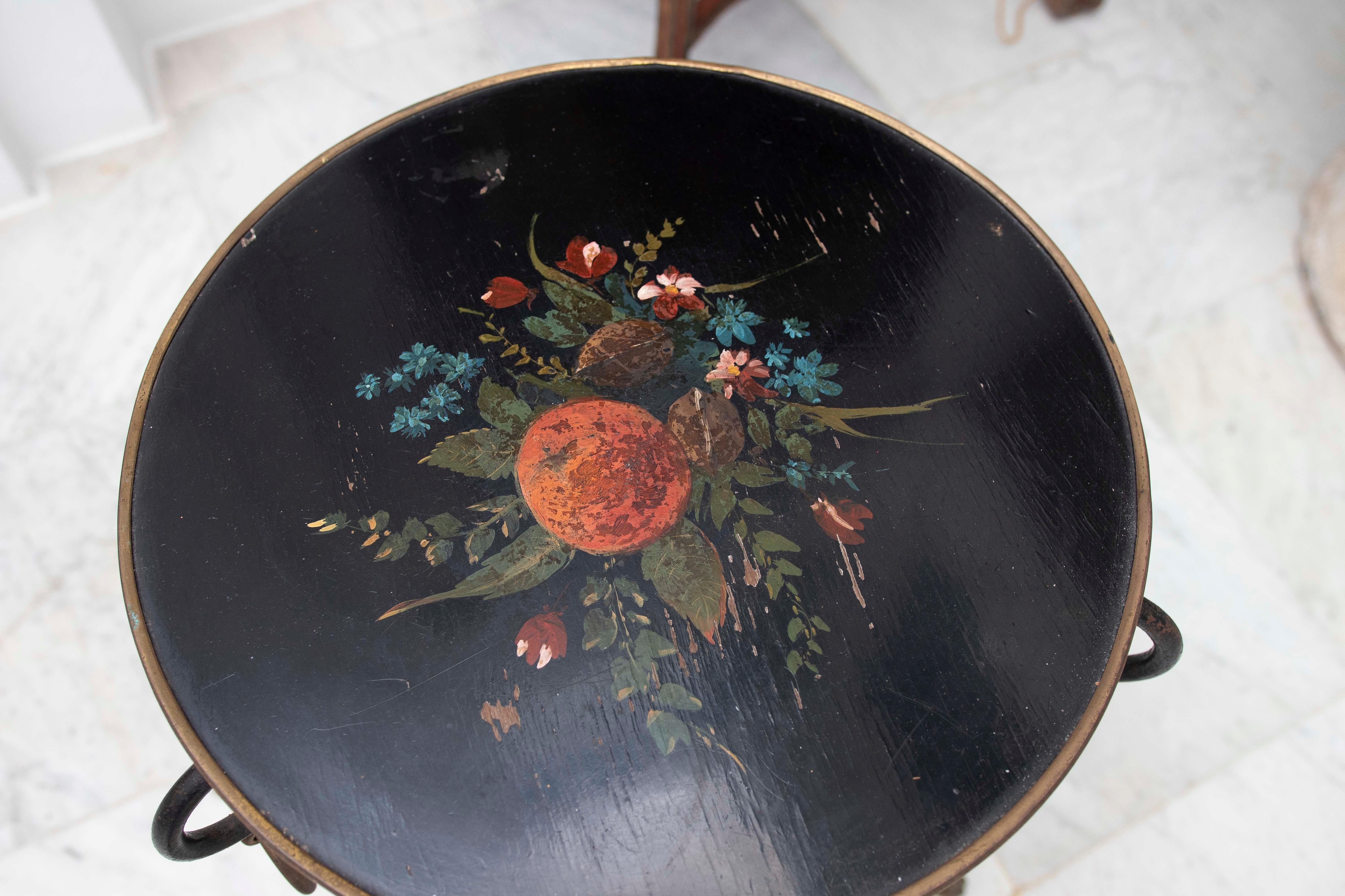 Bronze Table Gueridon avec pieds en fer, pieds en bronze The Claw et couvercle rond peint en vente