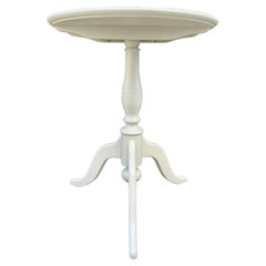 Table d'appoint Gueridon peinte à la main avec un design de plateau basculant, Suède
