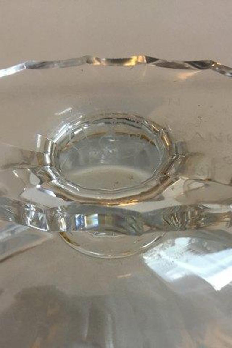 Guerlain Paris parfume bottle. Baccarat crystal glass. 

Measures 14.5 cm / 5 45/64