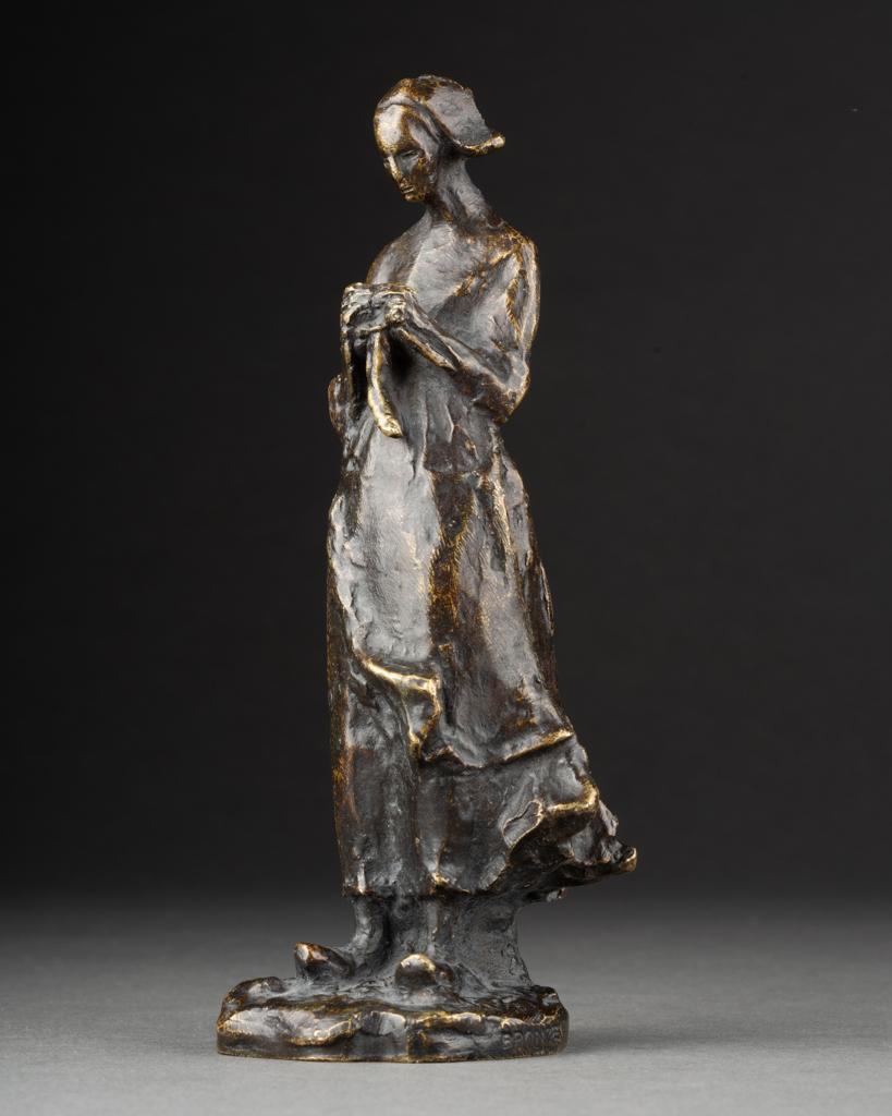 Guero (20e siècle) : Femme bretonne en vêtement et coiffe traditionnels.
 
Cire perdue  sculpture en fonte de bronze avec patine brun-noir et usure dorée

Dimensions : H 16 x L 7 x P 7 cm : H 16 x L 7 x P 7 cm  

1ère moitié du 20ème siècle  

Bon