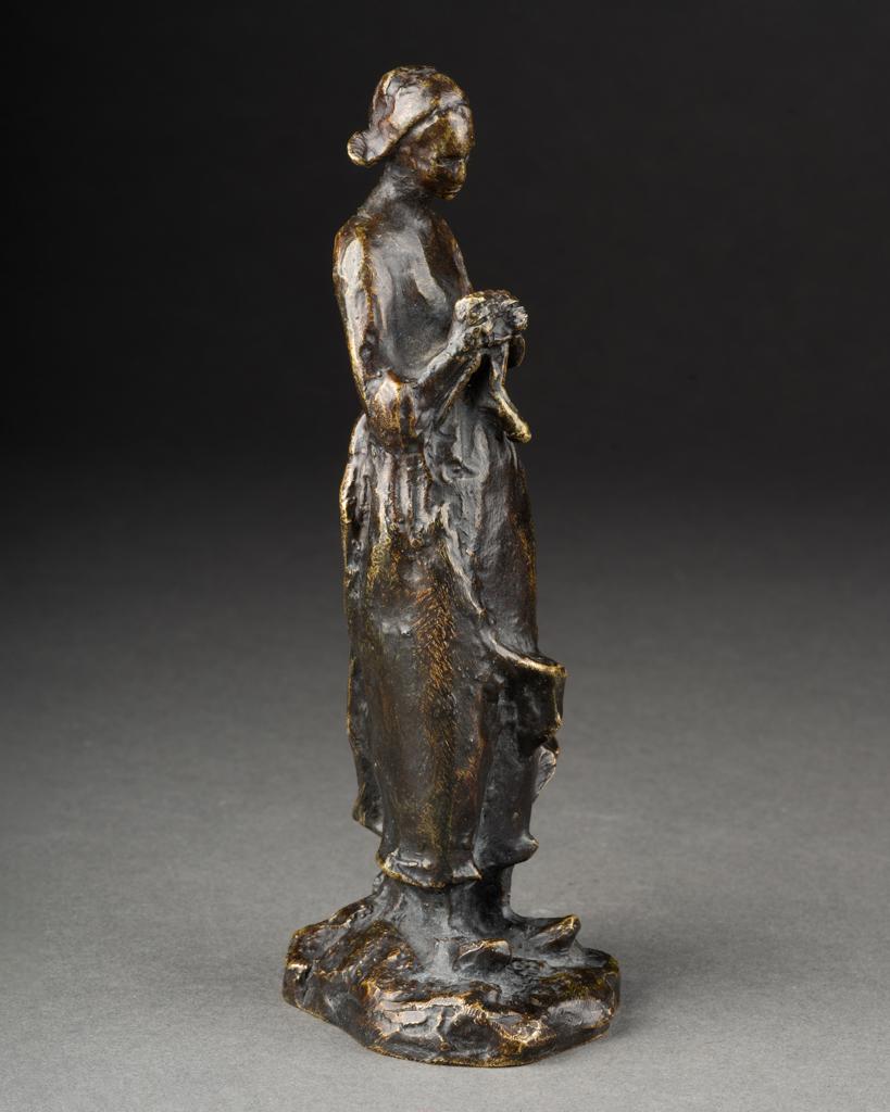 Guero : Sculpture en bronze patiné représentant une jeune femme bretonne - Début du 20ème siècle Bon état - En vente à SAINT-OUEN-SUR-SEINE, FR