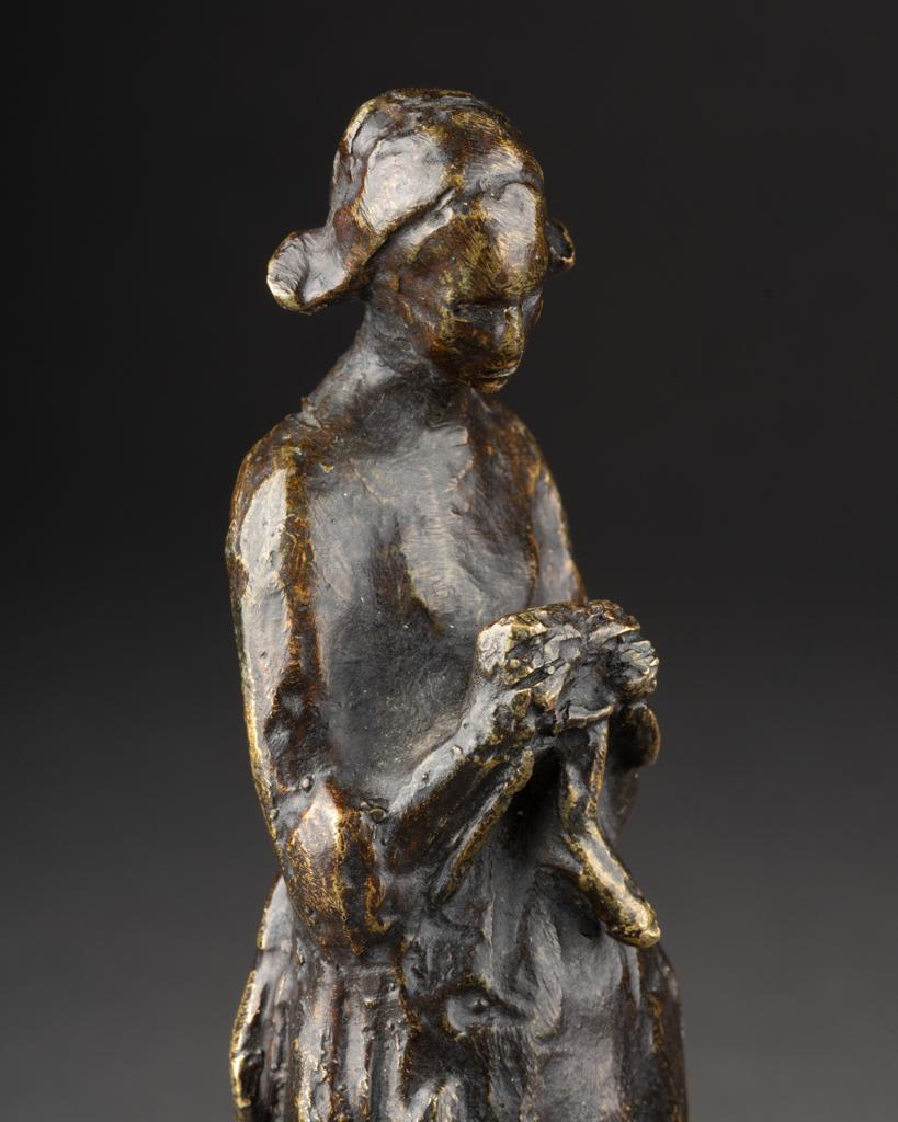 Guero : Sculpture en bronze patiné représentant une jeune femme bretonne - Début du 20ème siècle en vente 1