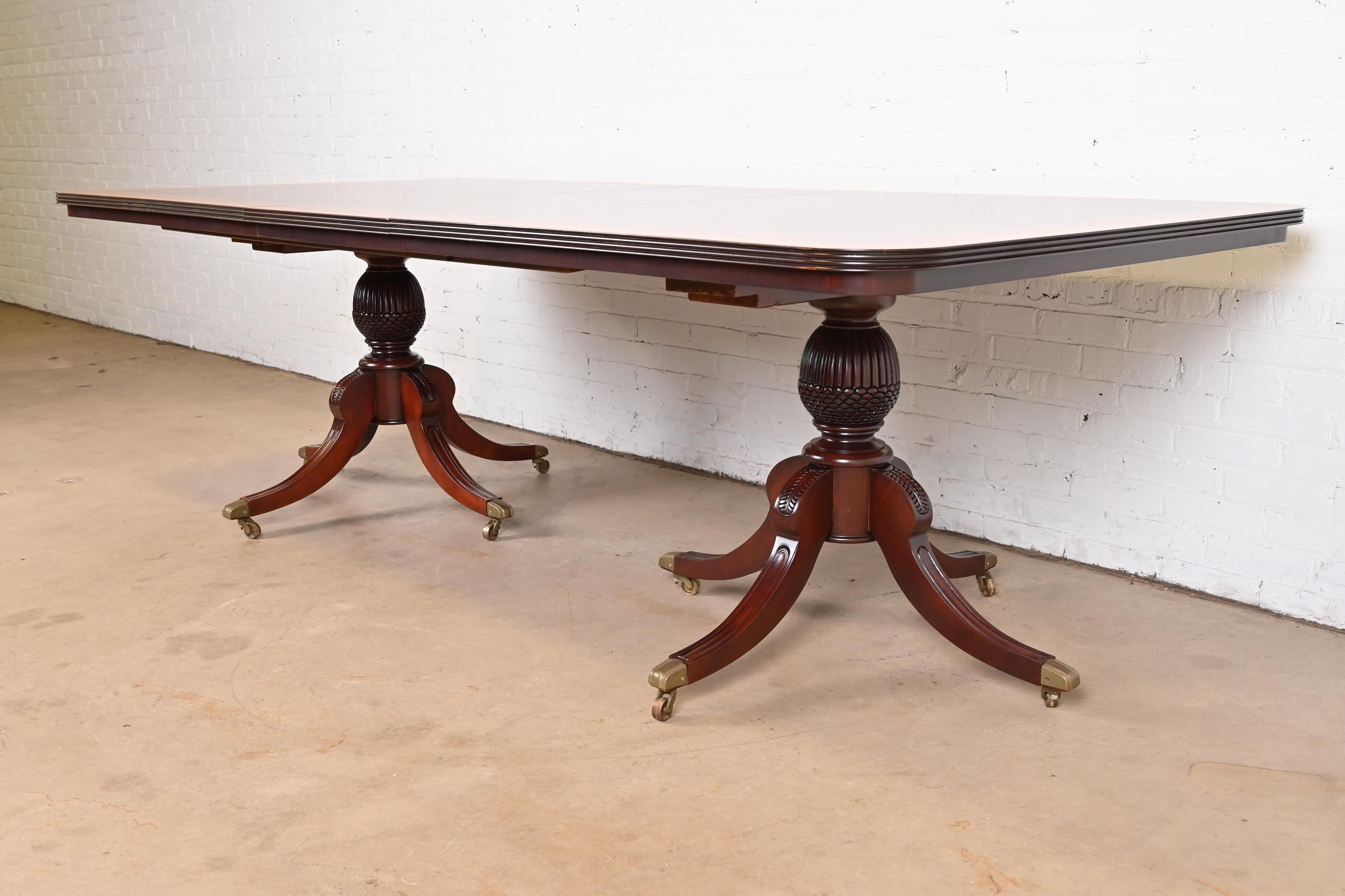 American Guerra Vanni Georgian Mahogany Double Pedestal Dining Table, Newly Refinished For Sale