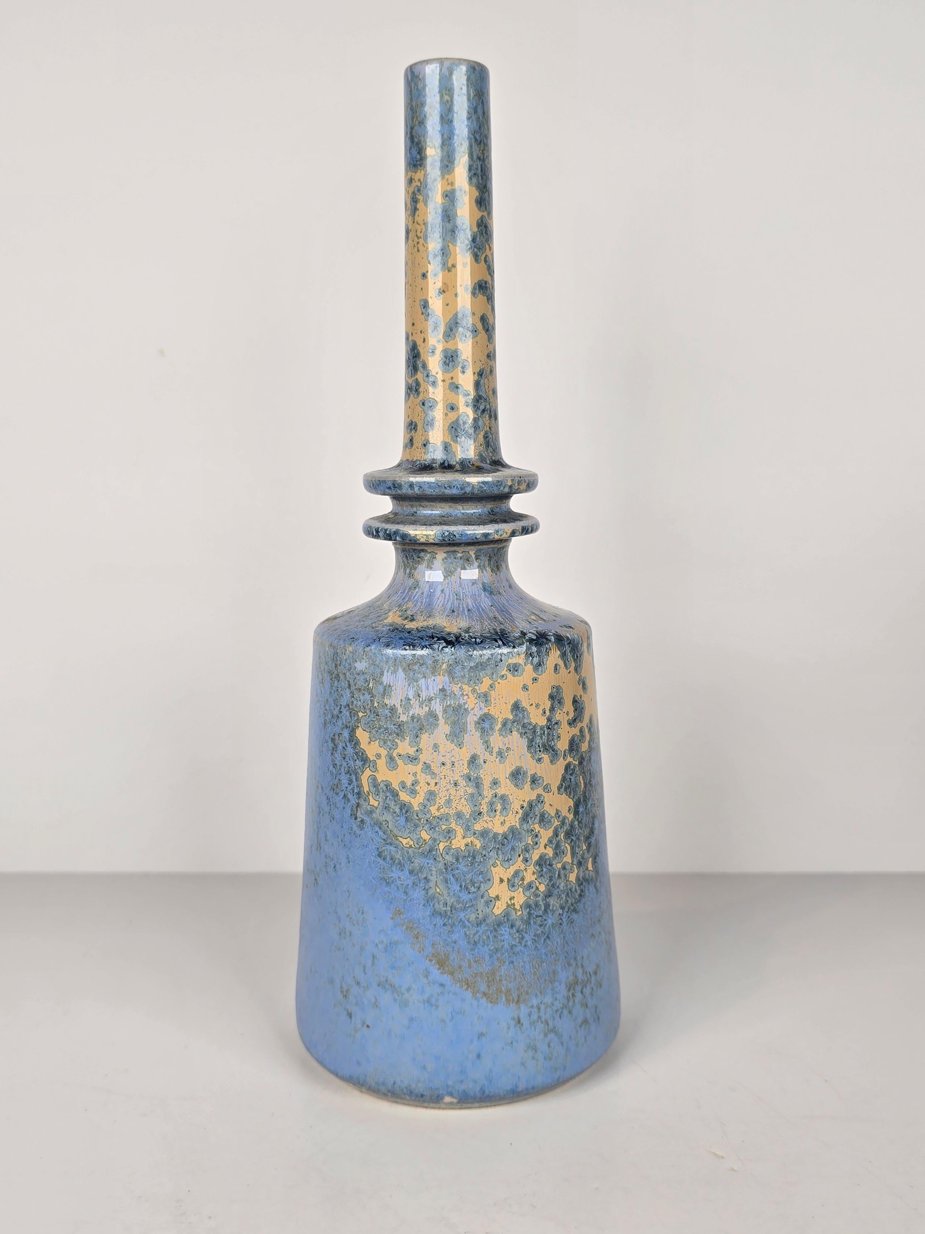 Guerrino Tramonti (1915-1992) studio pottery tall vase in a stunning crystalline glaze.

Signed to the base.

