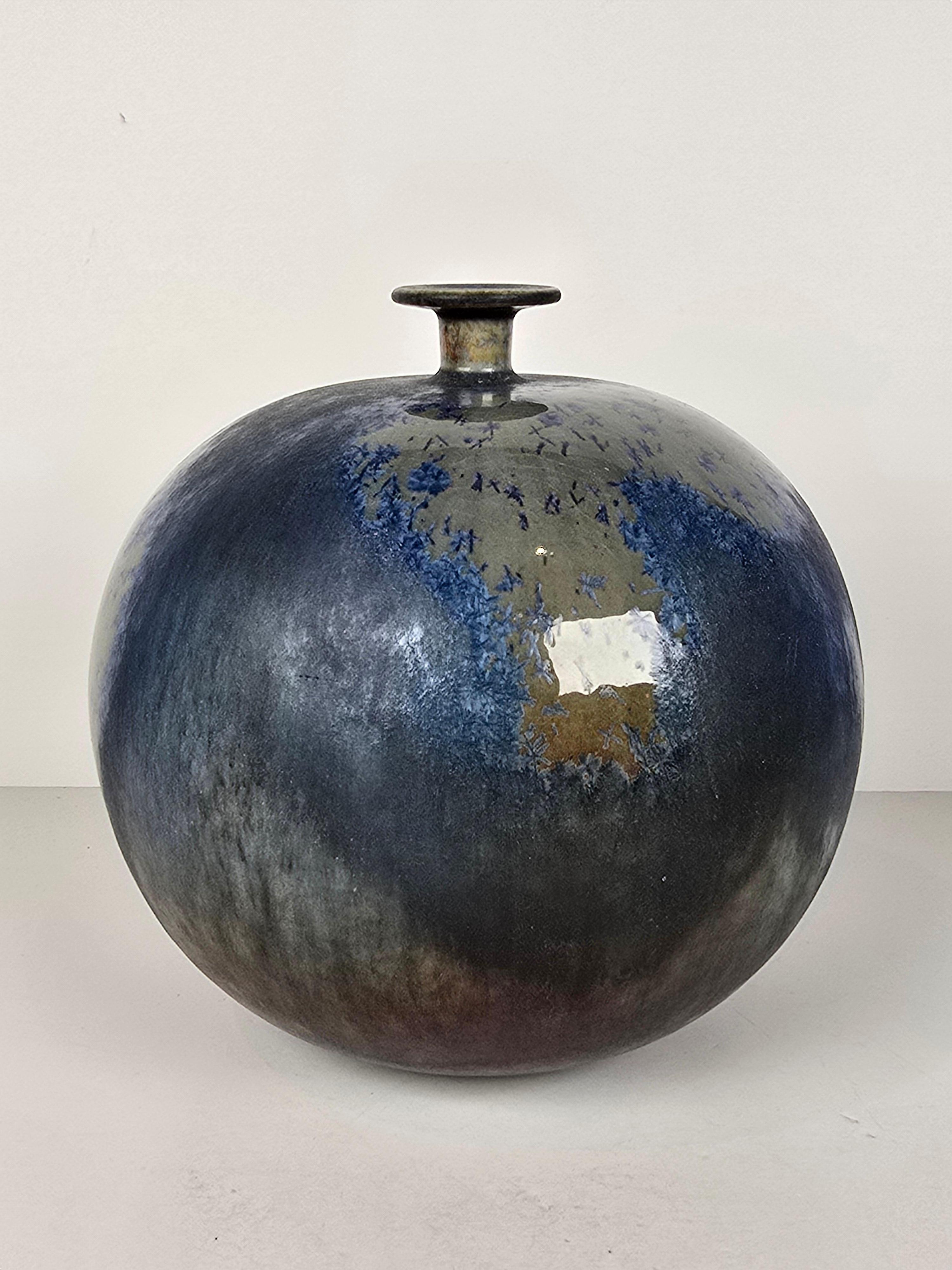 Lovely crystalline pottery vase by Guerrino Tramonti (1915-1992)

Stunning glaze on a ballon or bulbous shaped vase.  

Signed to underside.  

Excellent condition.