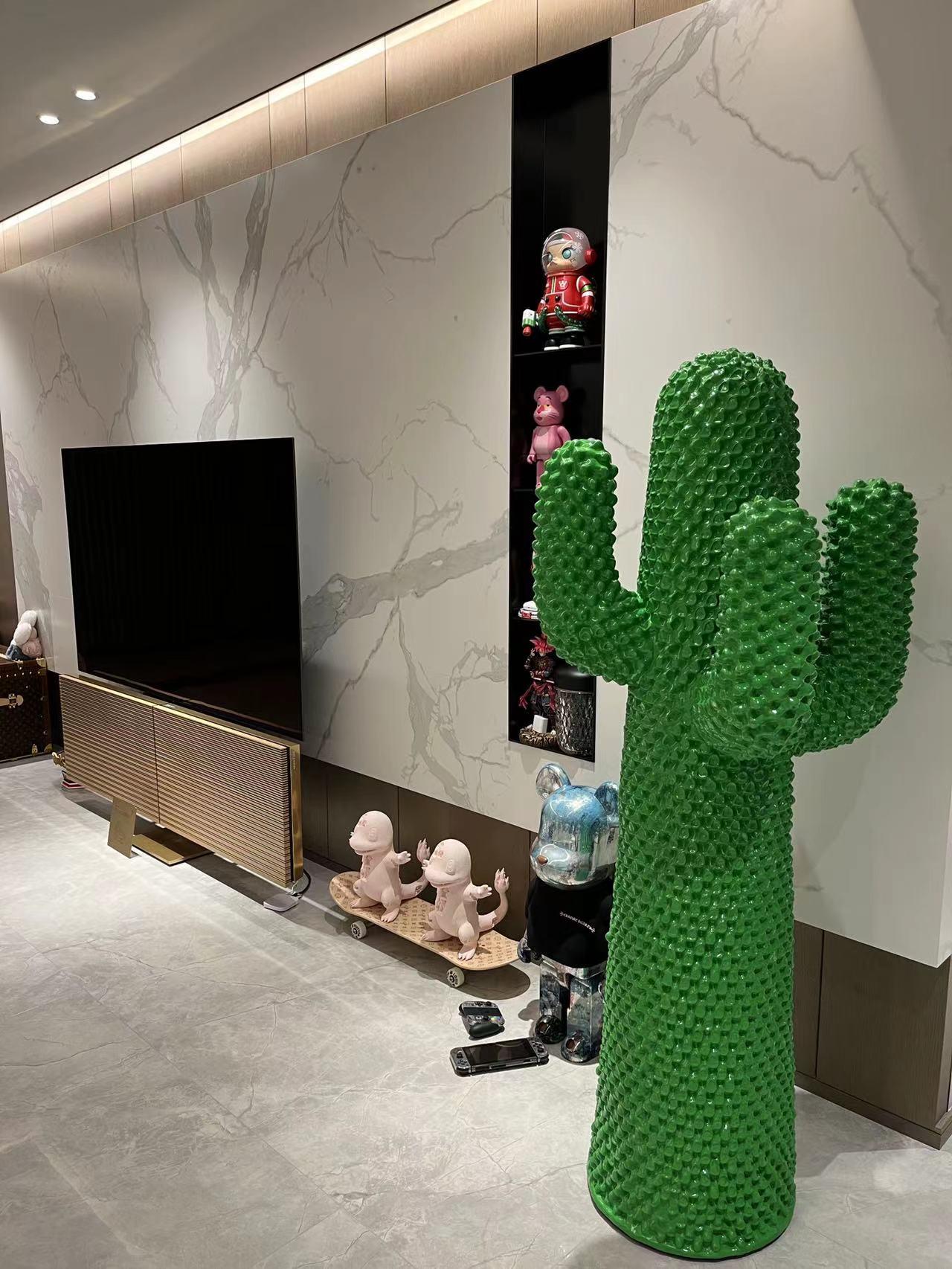 Auf Lager Gufram Another Green Cactus Garderobenständer-Skulptur von Drocco/Mello (21. Jahrhundert und zeitgenössisch) im Angebot