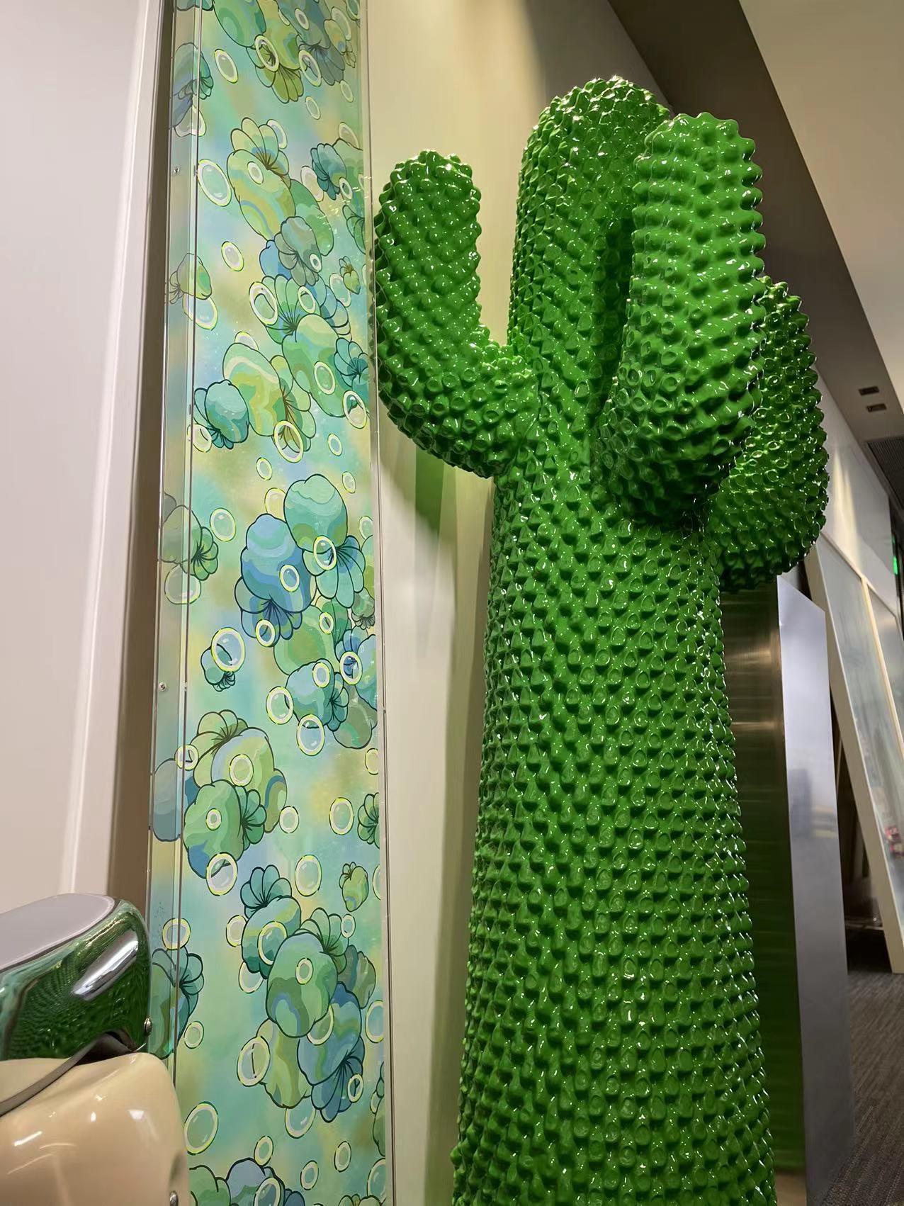Gufram, eine weitere grüne Kaktus-Mantelständer-Skulptur von Drocco/Mello im Angebot 1