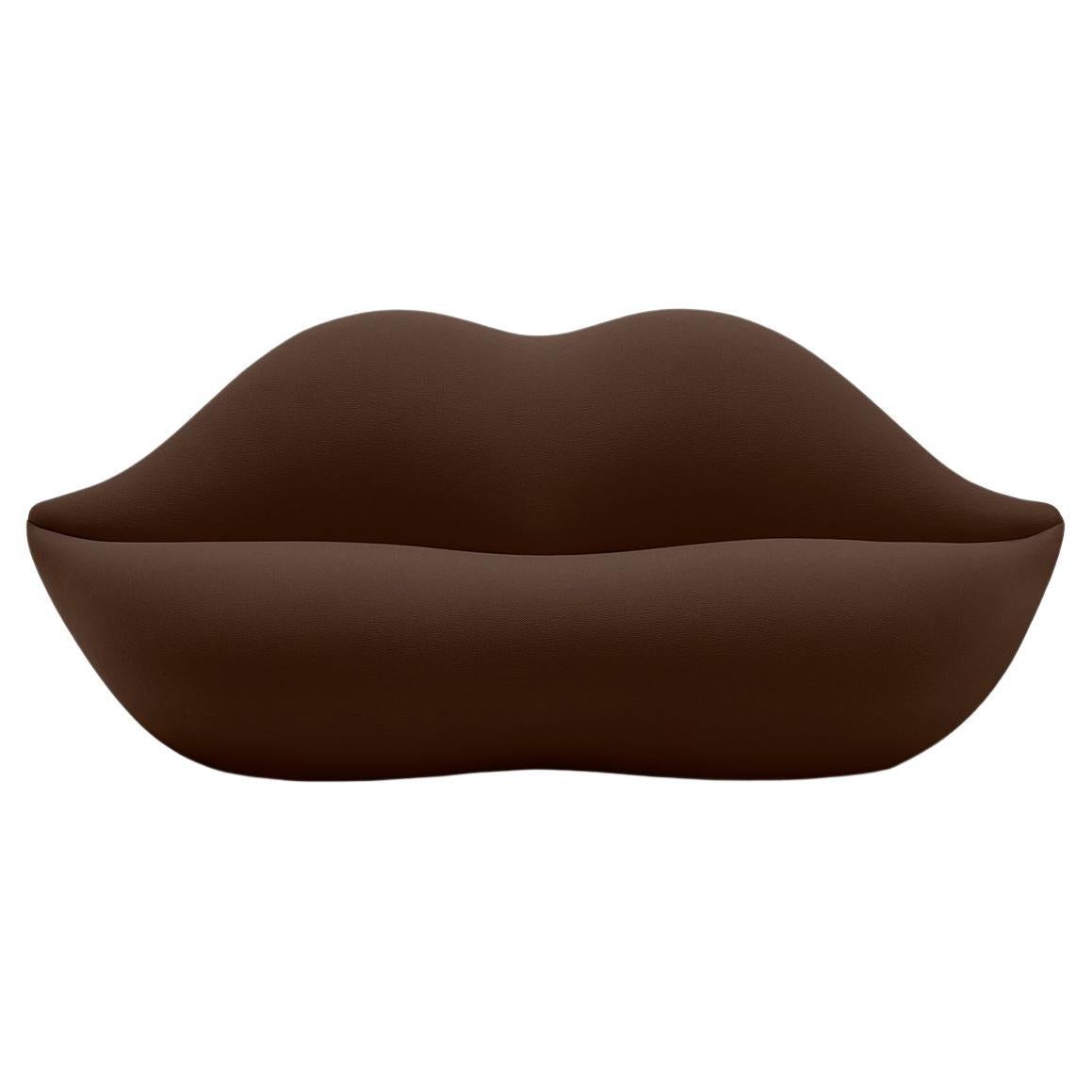 Gufram, canapé Bocca en forme de lèvres, chocolat, par Studio 65