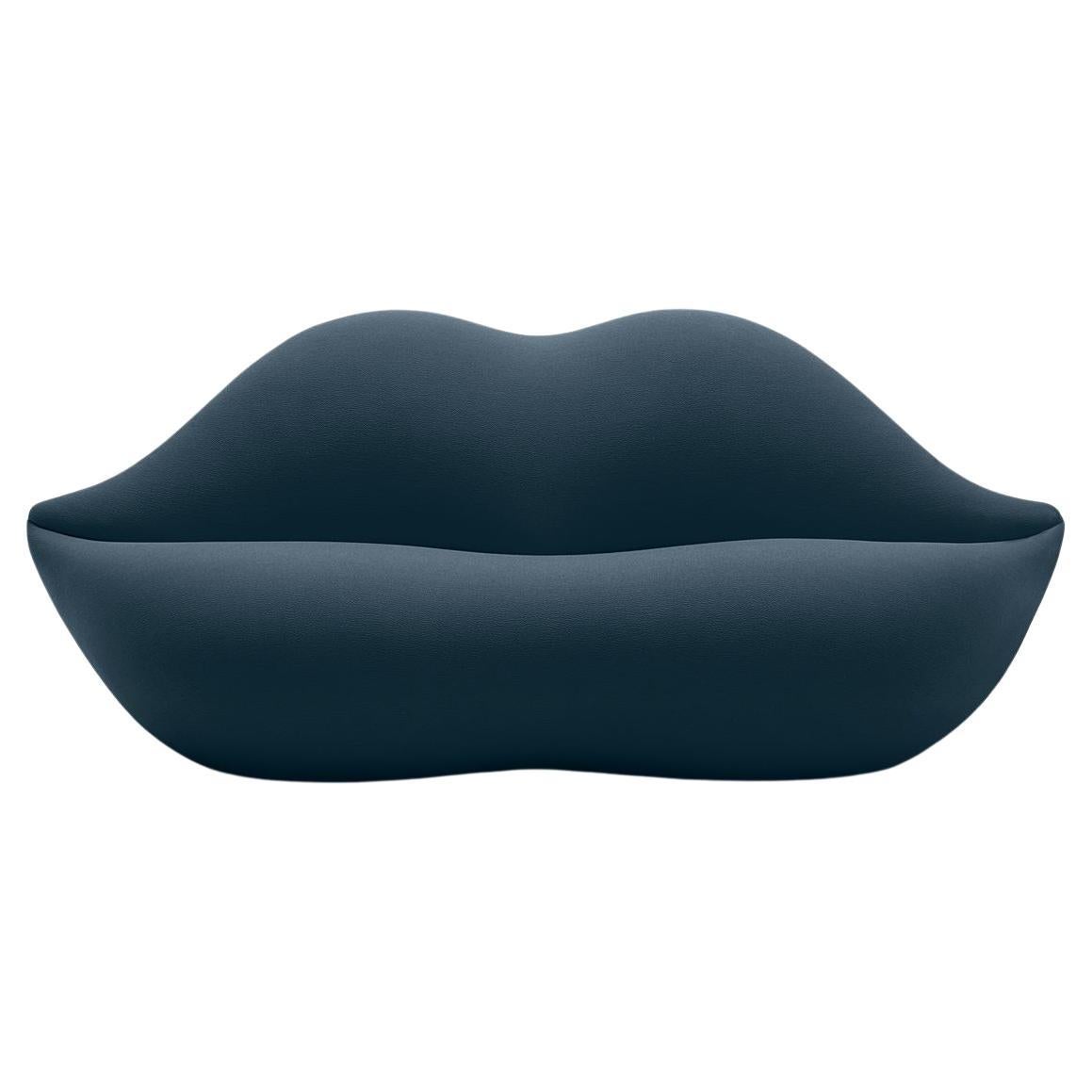 Gufram, canapé Bocca en forme de lèvre, saphir, par Studio 65