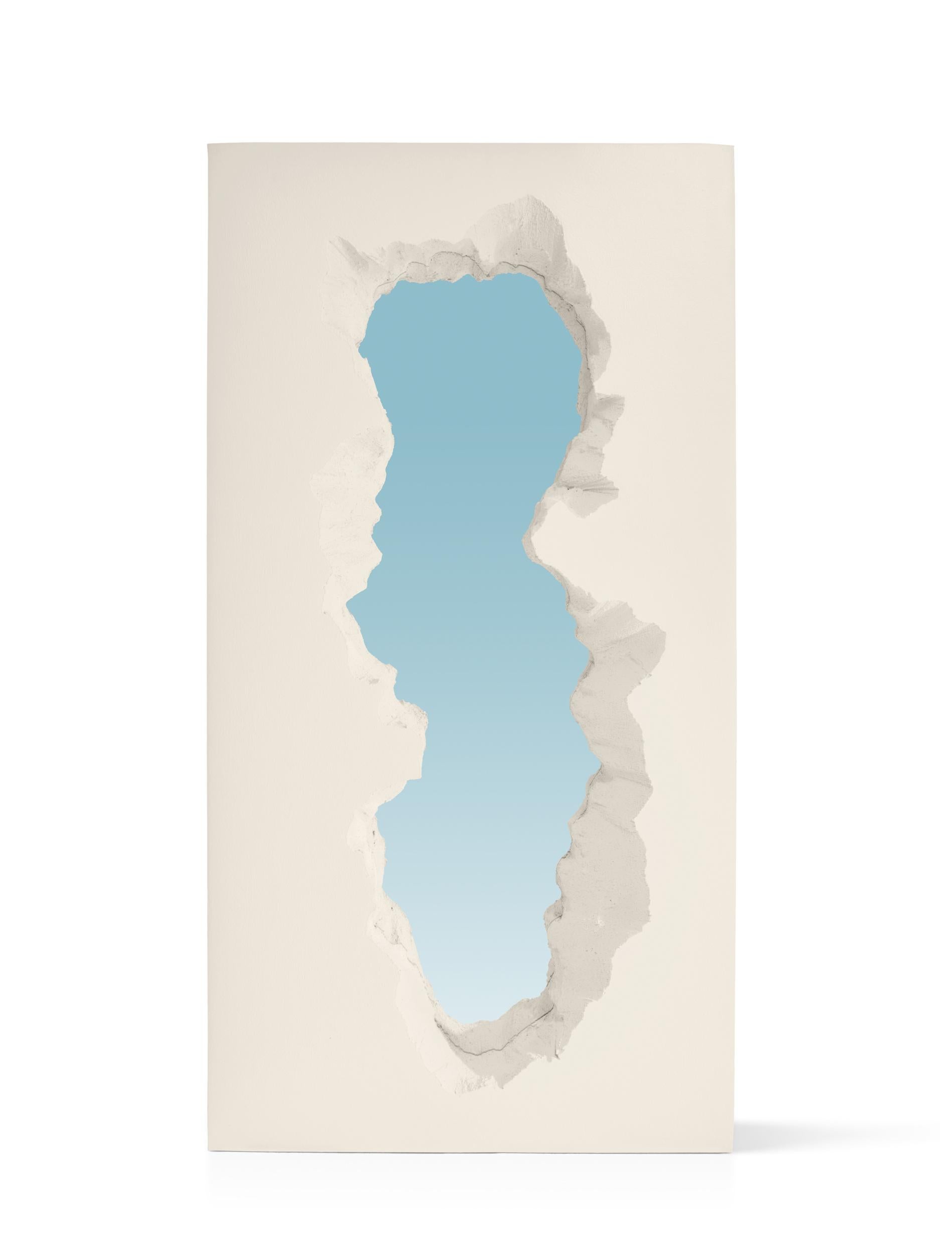 Broken mirror is a mirror born from the encounter between Gufram and New York Snarkitecture studio. The reflecting surface is surrounded by a frame of soft polyurethane – a direct reference to Gufram's material par excellence; this creates an