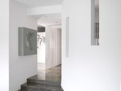 Miroir carré Broken de Gufram par Snarkitecture, gris