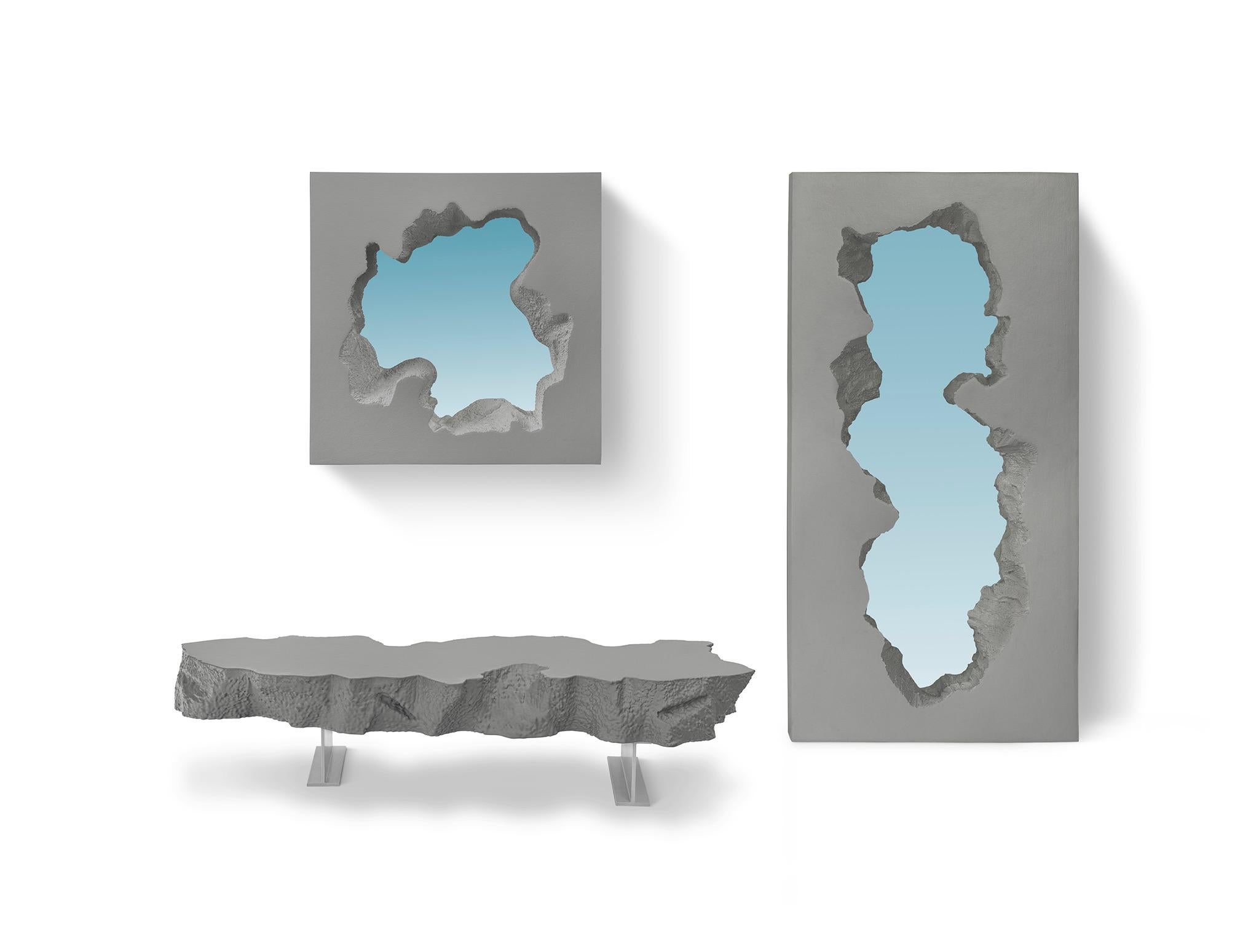 Gufram Broken Quadratischer Spiegel von Snarkitecture, Grau (21. Jahrhundert und zeitgenössisch) im Angebot